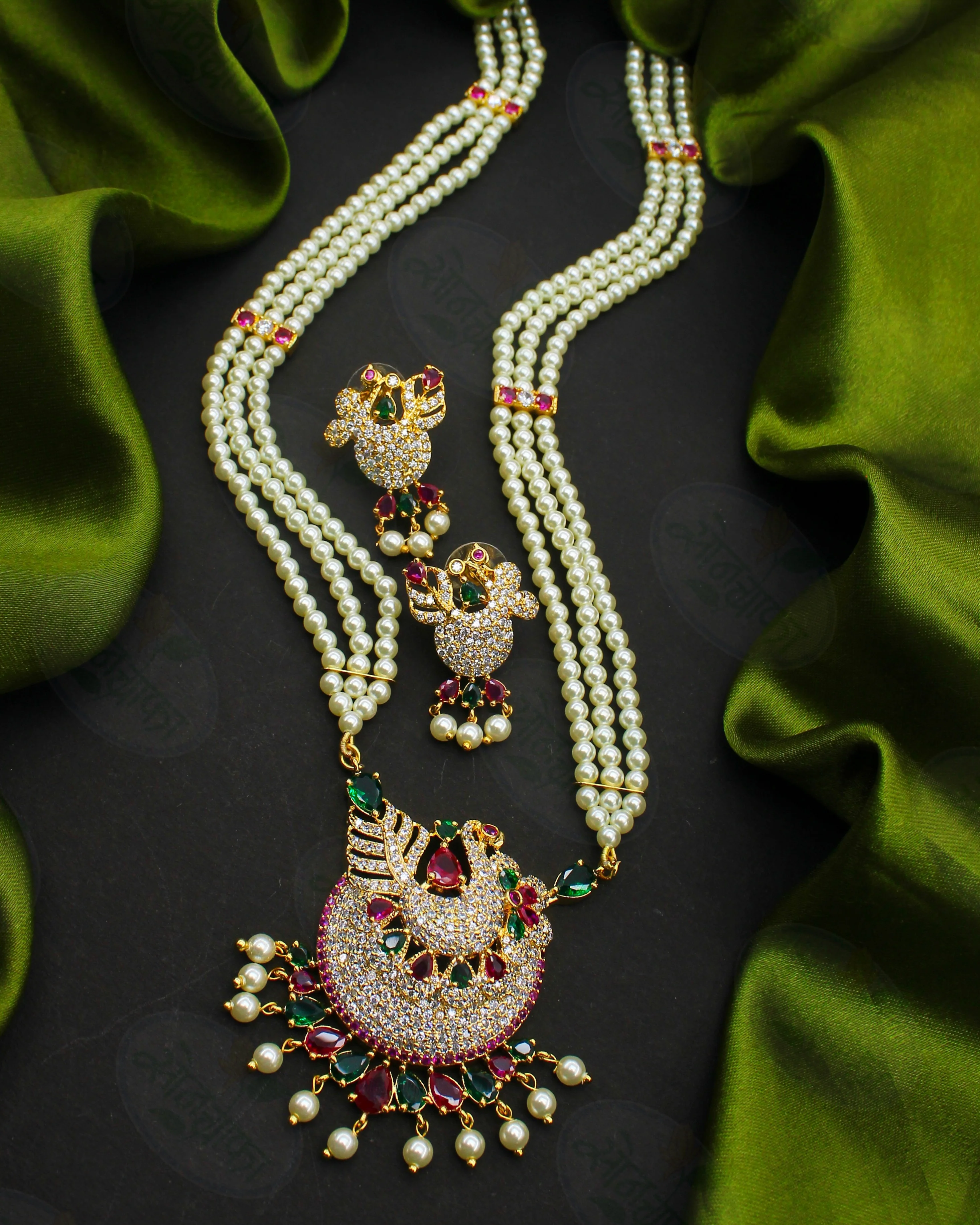 SUBTLE SHIMMER PEARL NECKLACE - Image 3