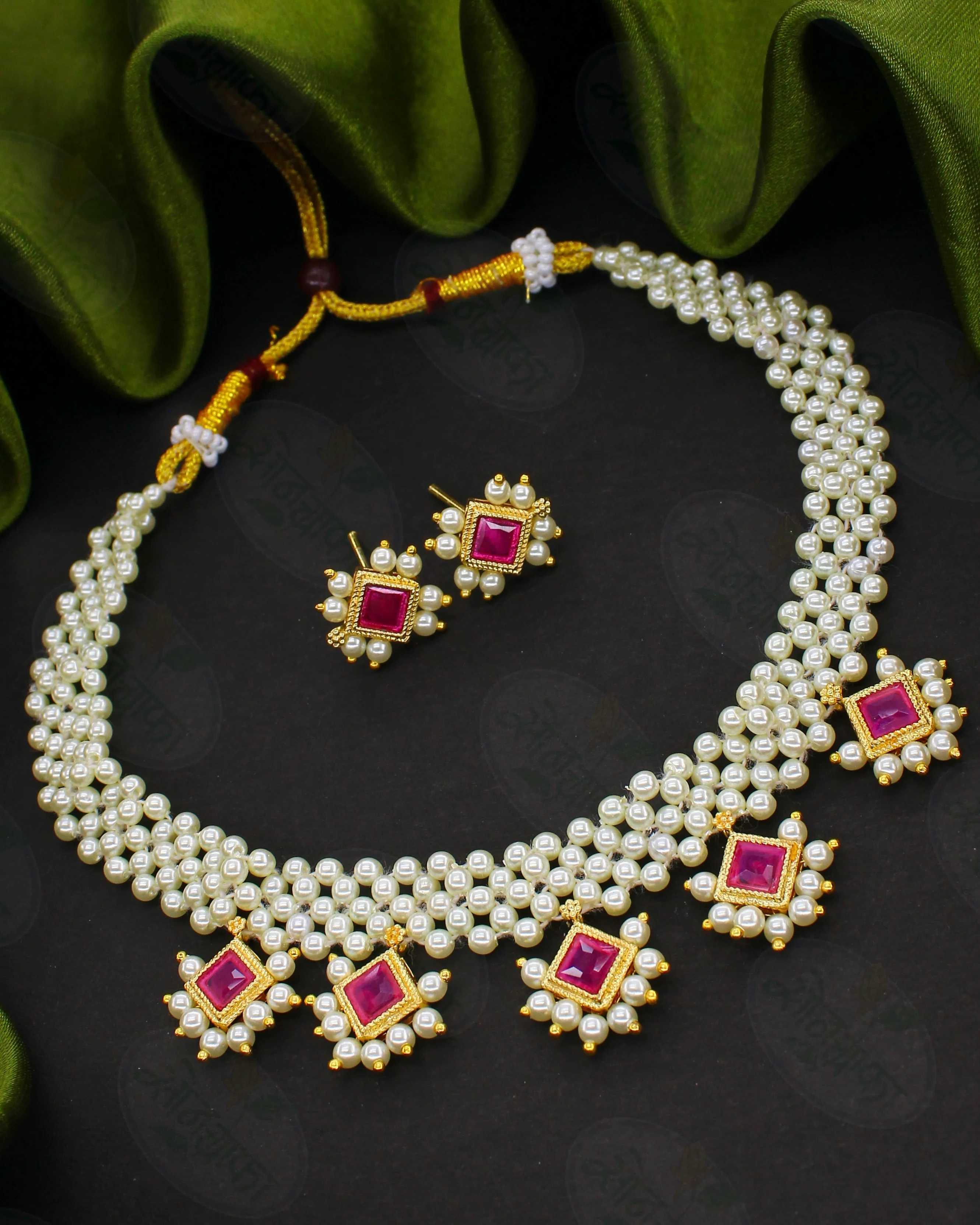 DAINTY SQUARE PEARL NECKLACE - Image 2