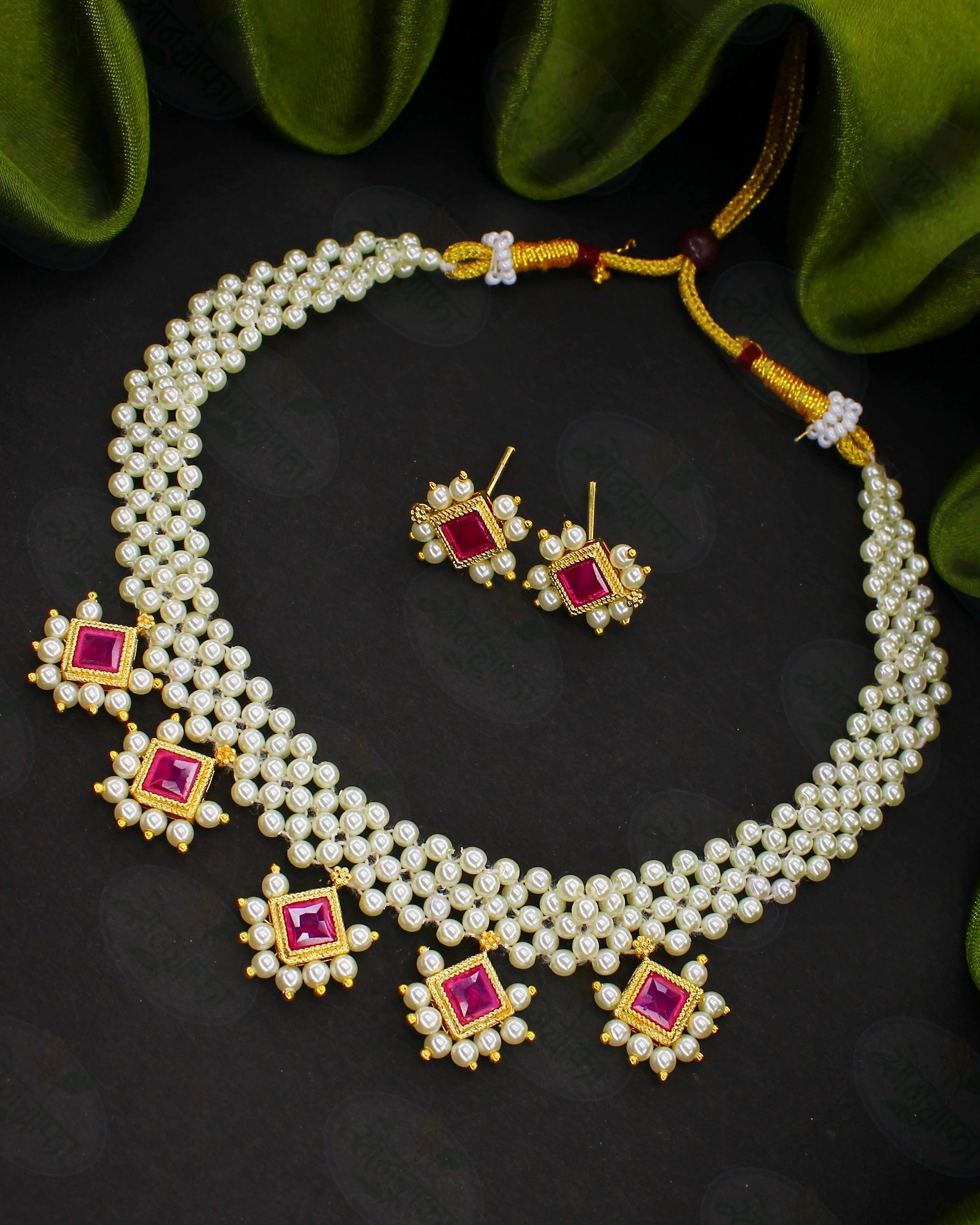 DAINTY SQUARE PEARL NECKLACE - Image 4