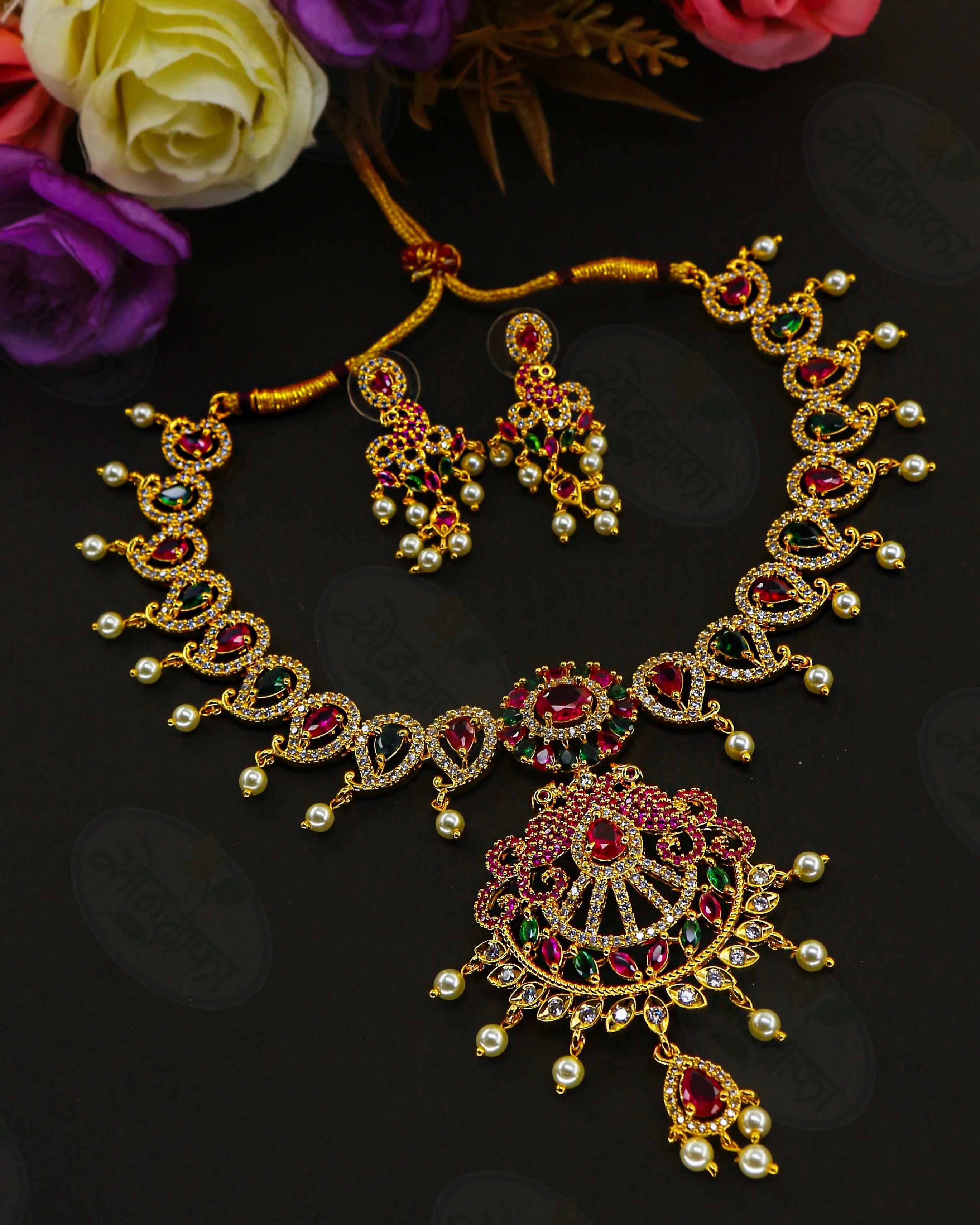 GLIMMERING PEARL NECKLACE - Image 3