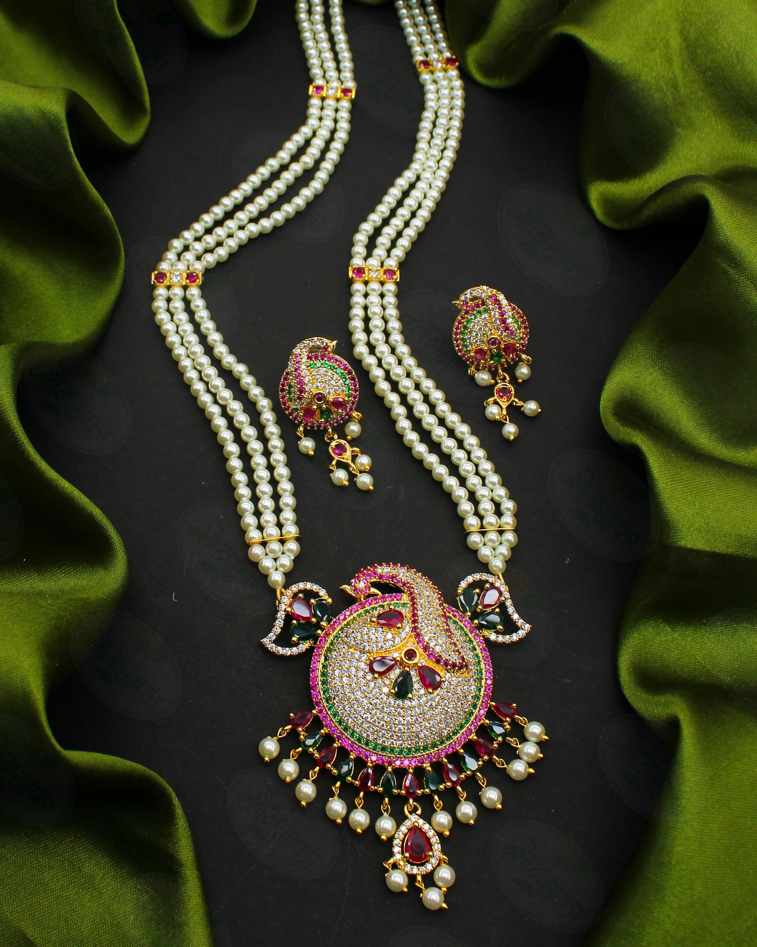 FLORAL CHARM PEARL NECKLACE - Image 2