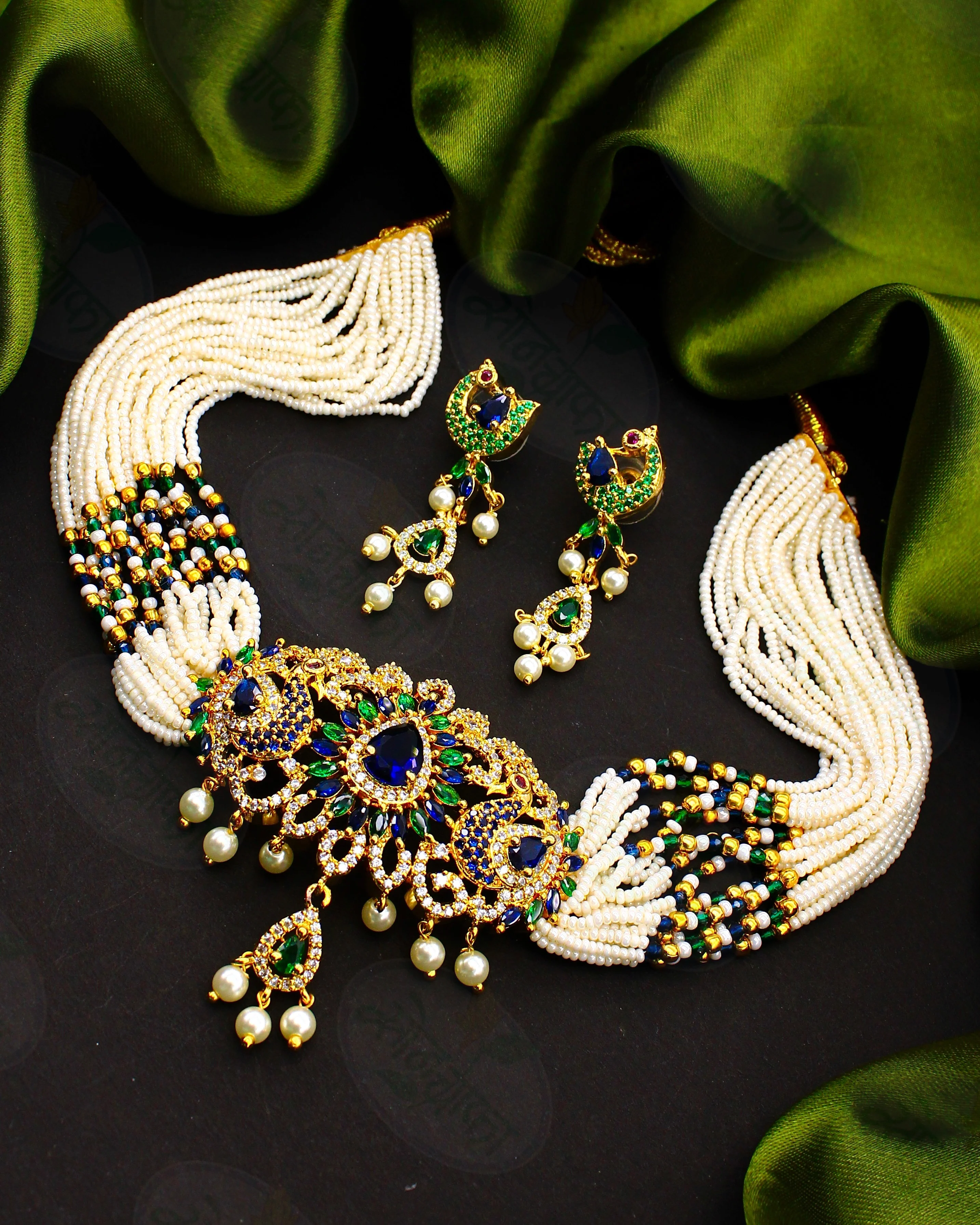 LUXURIOUS PEARL NECKLACE - Image 2