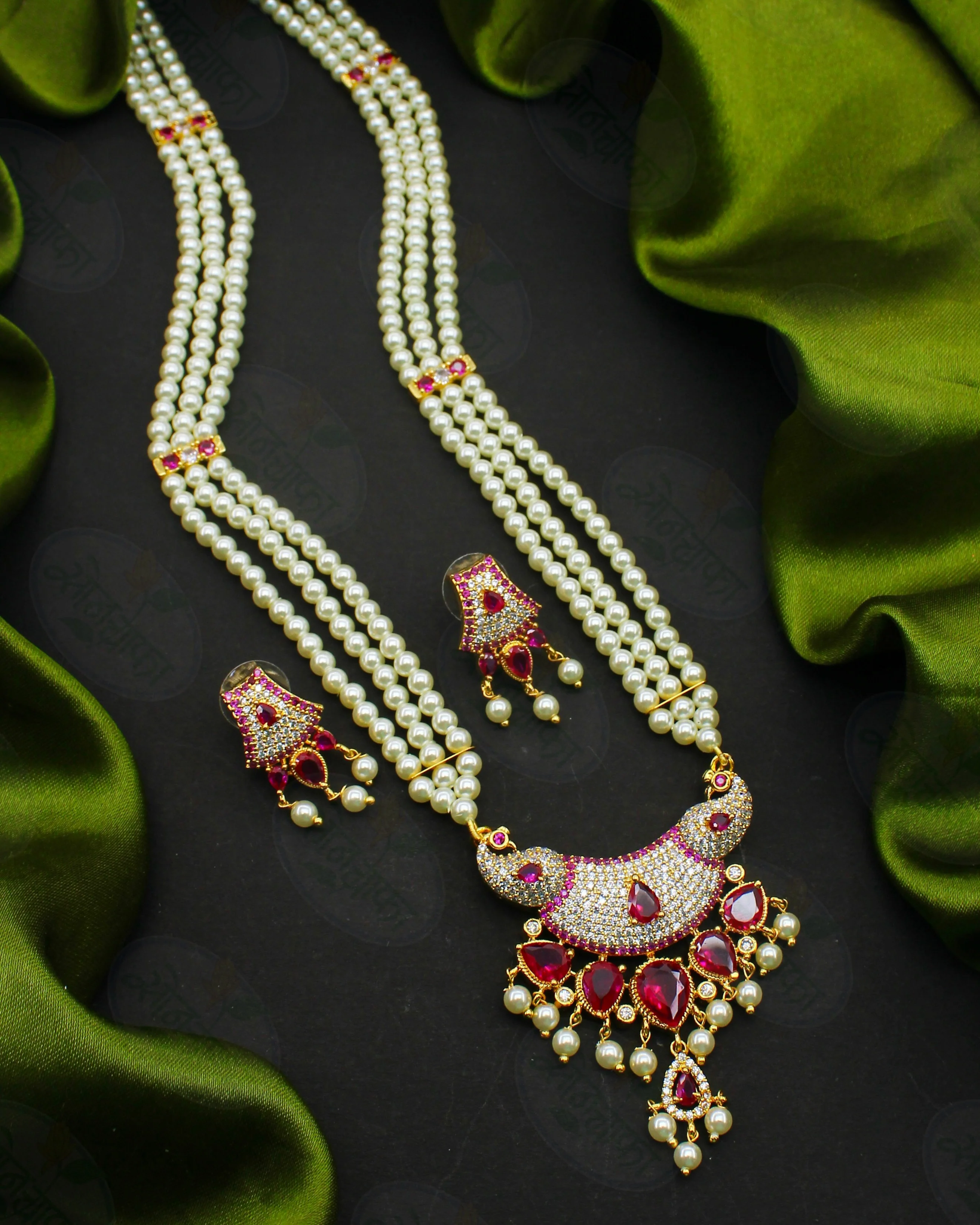 GLAMOUROUS DAZZLE PEARL NECKLACE - Image 3