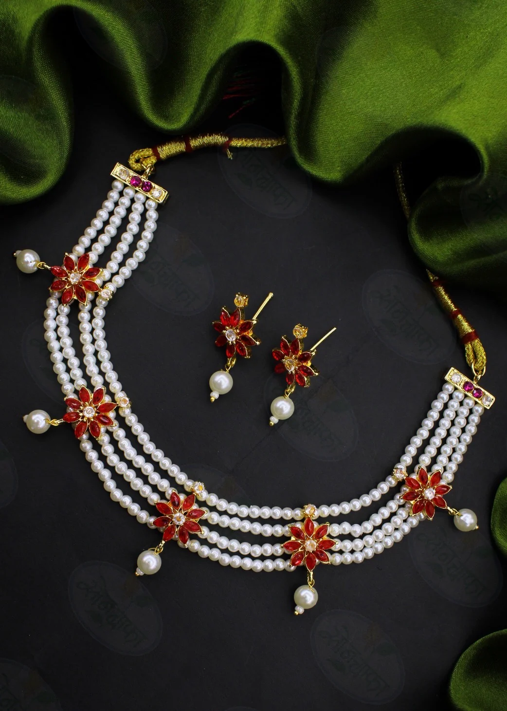 ELEGANT FORAL PEARL NECKLACE - Image 2