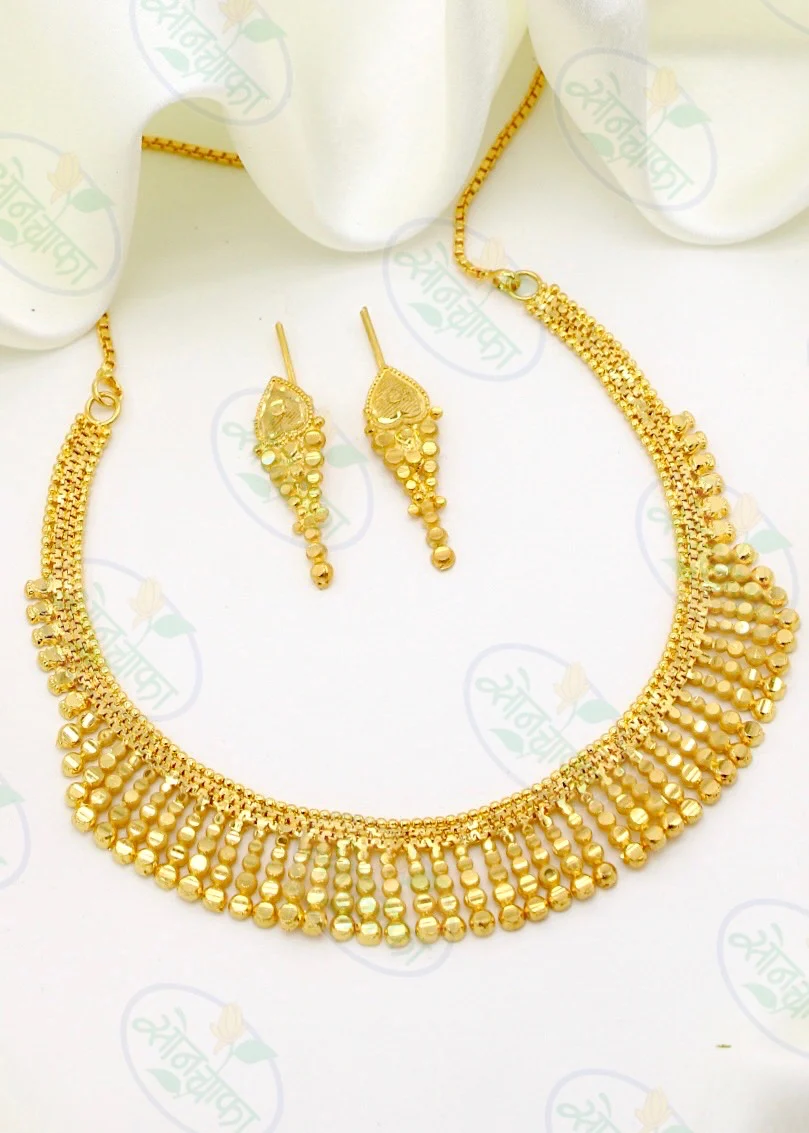 FASHIONABLE GOLD PLATED NECKLACE - Image 2