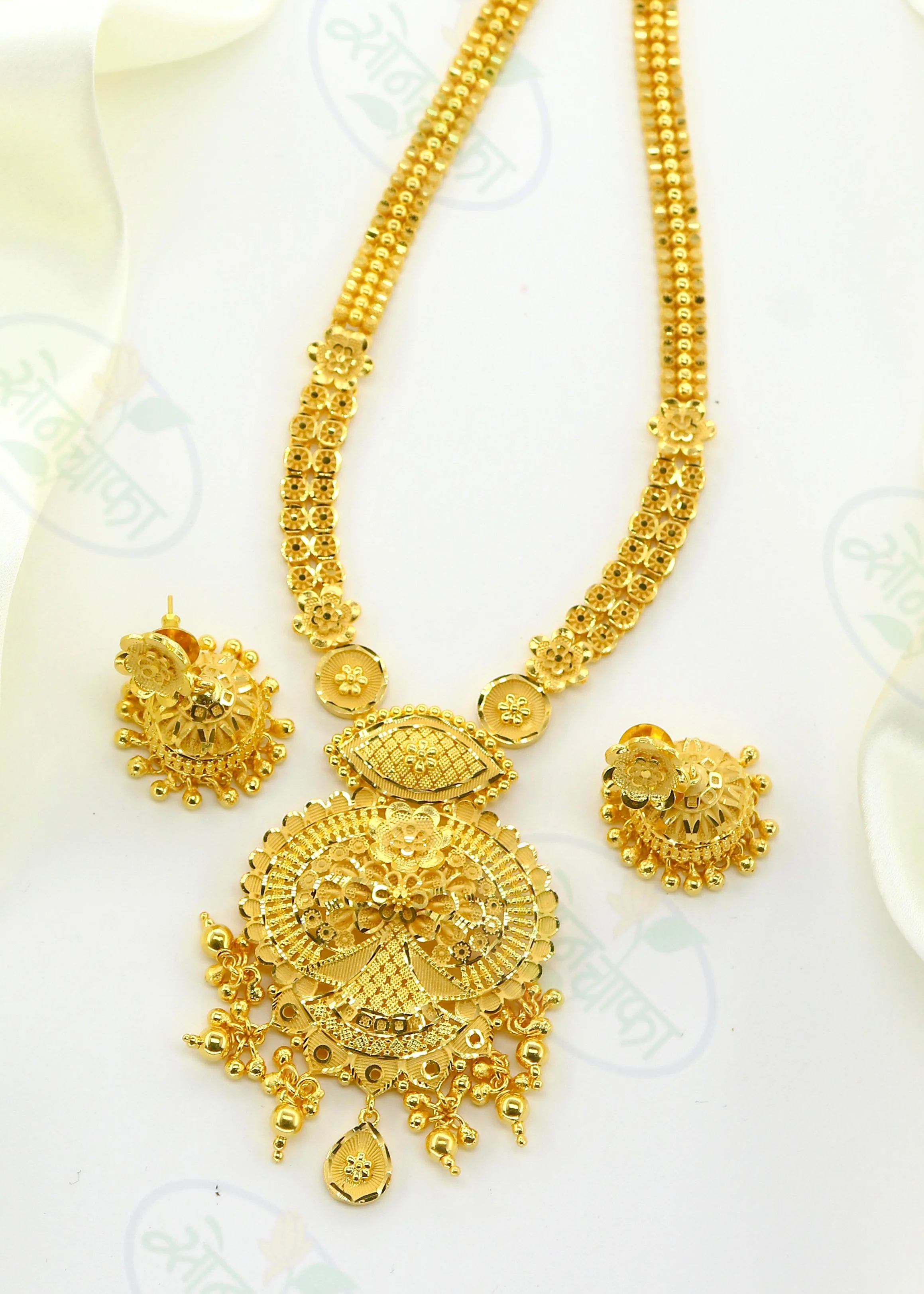 FLOWER DESIGNER NECKLACE