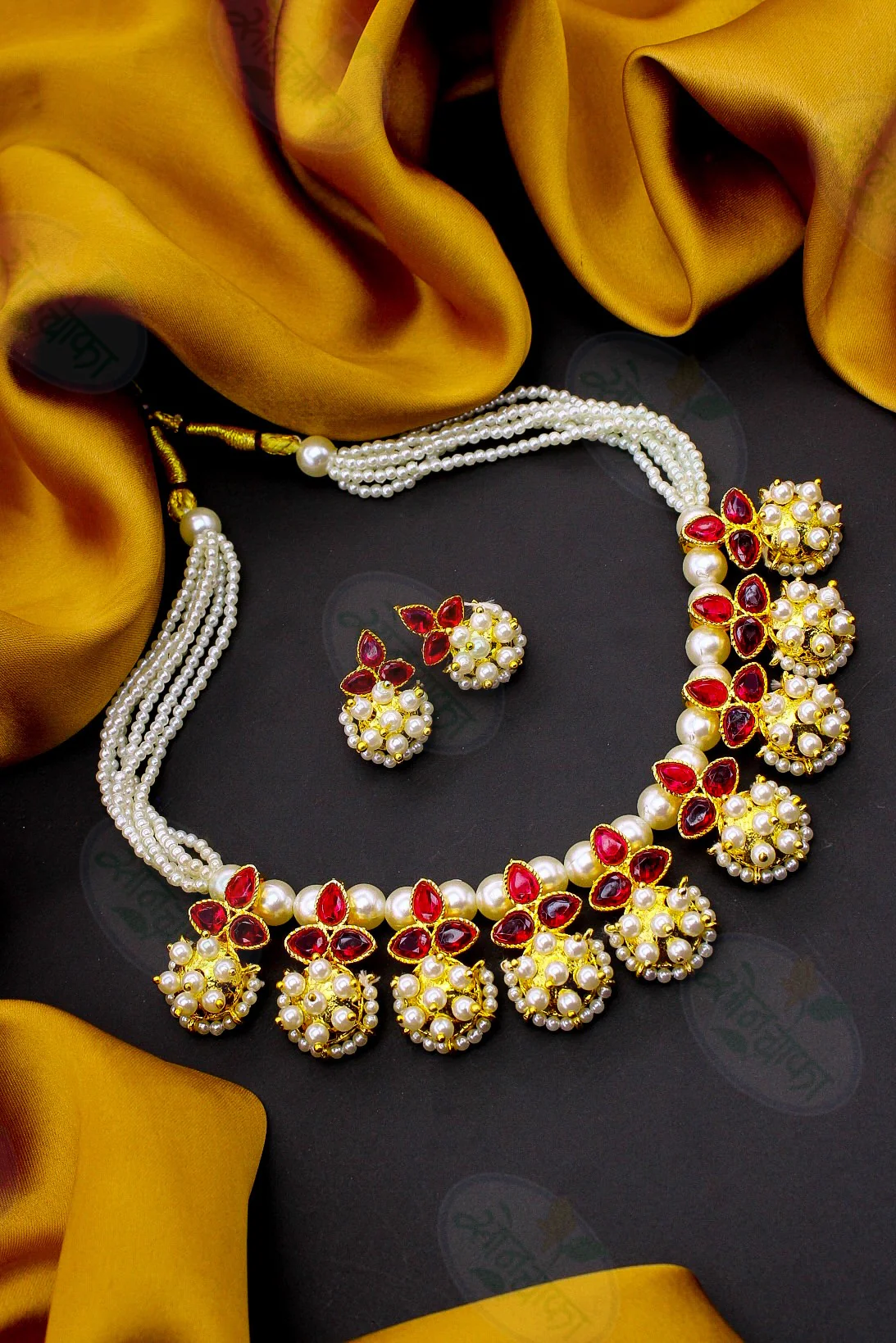 BEAUTIFUL MOTI NECKLACE