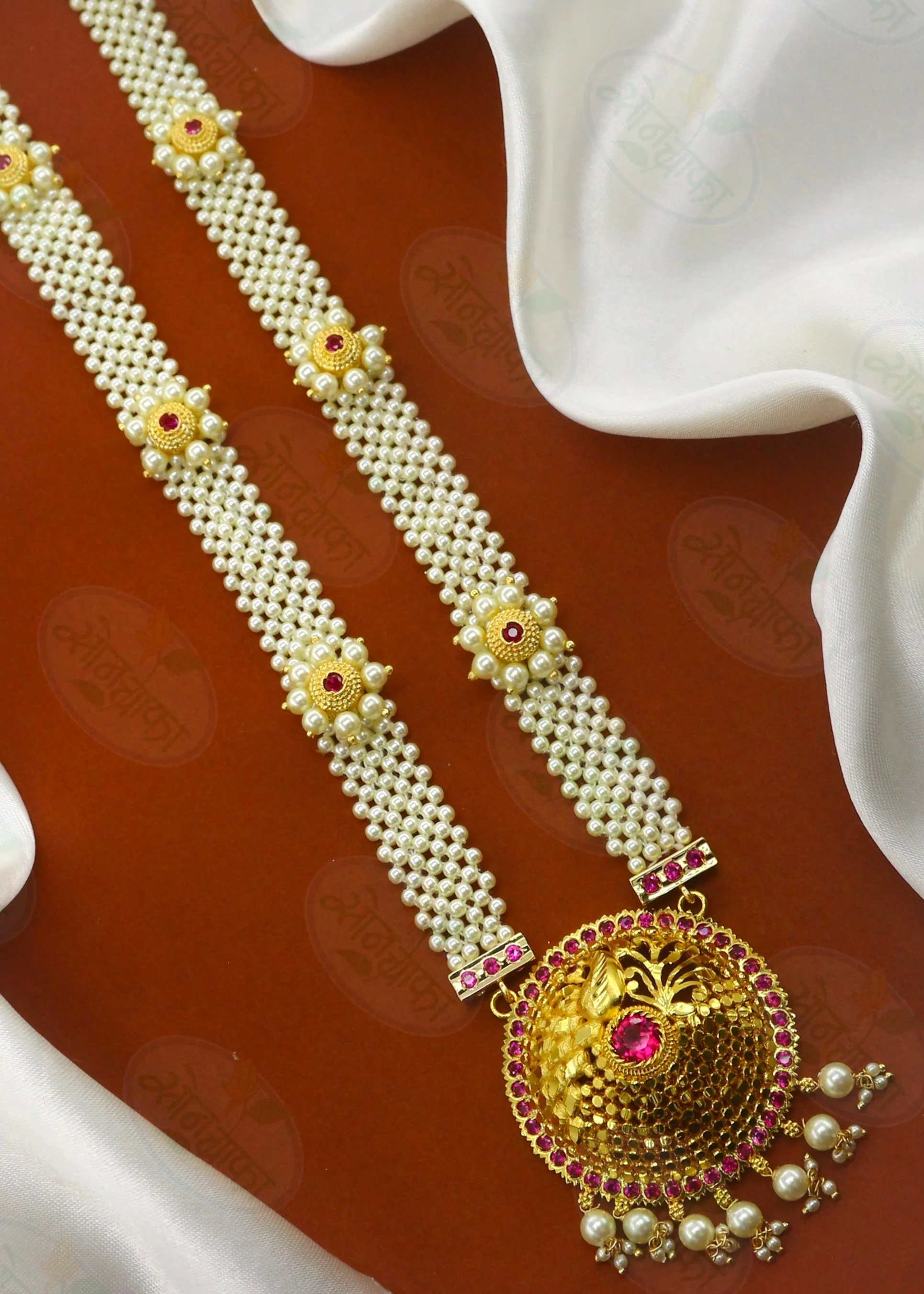 ELEGANT FLORAL PEARL NECKLACE - Image 2