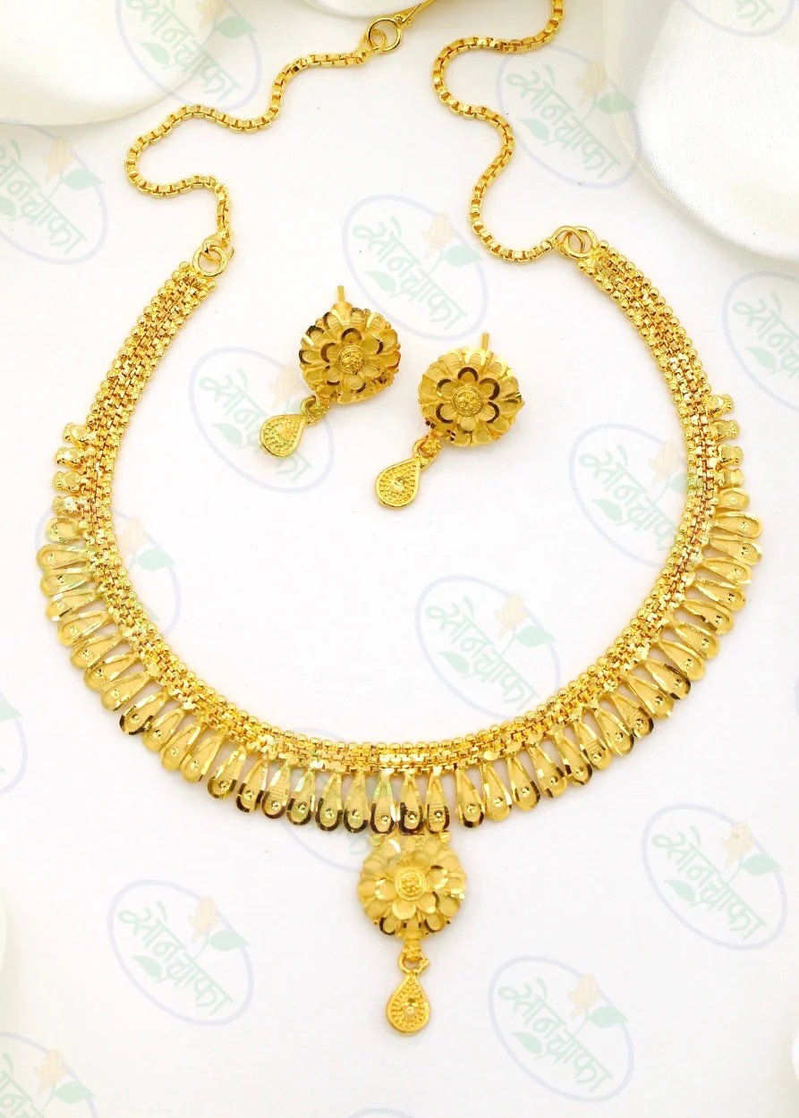 FLOWER DESIGNER NECKLACE