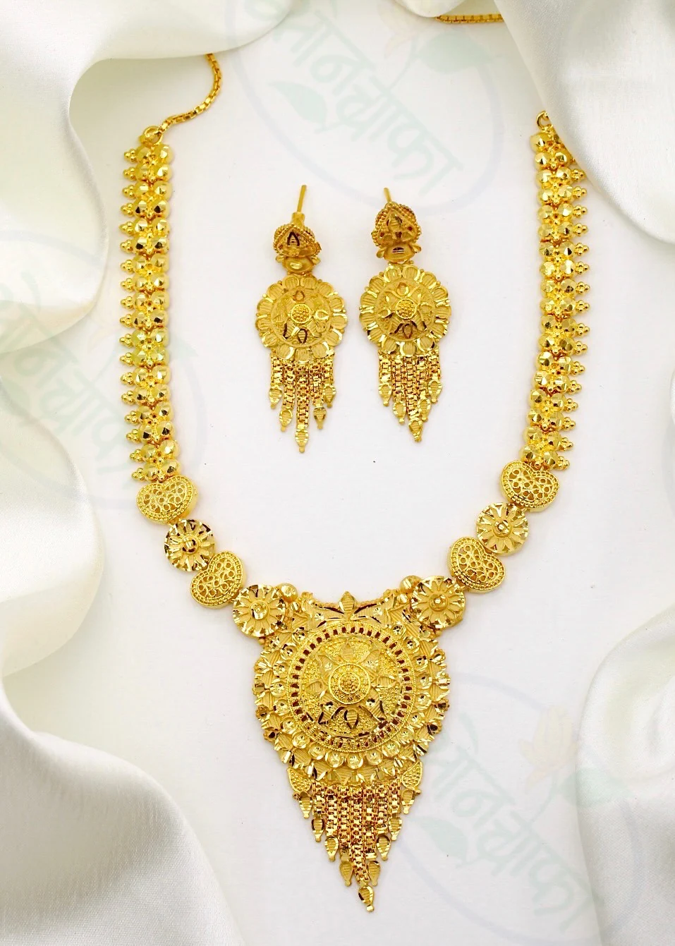STYLISH GOLD PLATED NECKLACE - Image 4