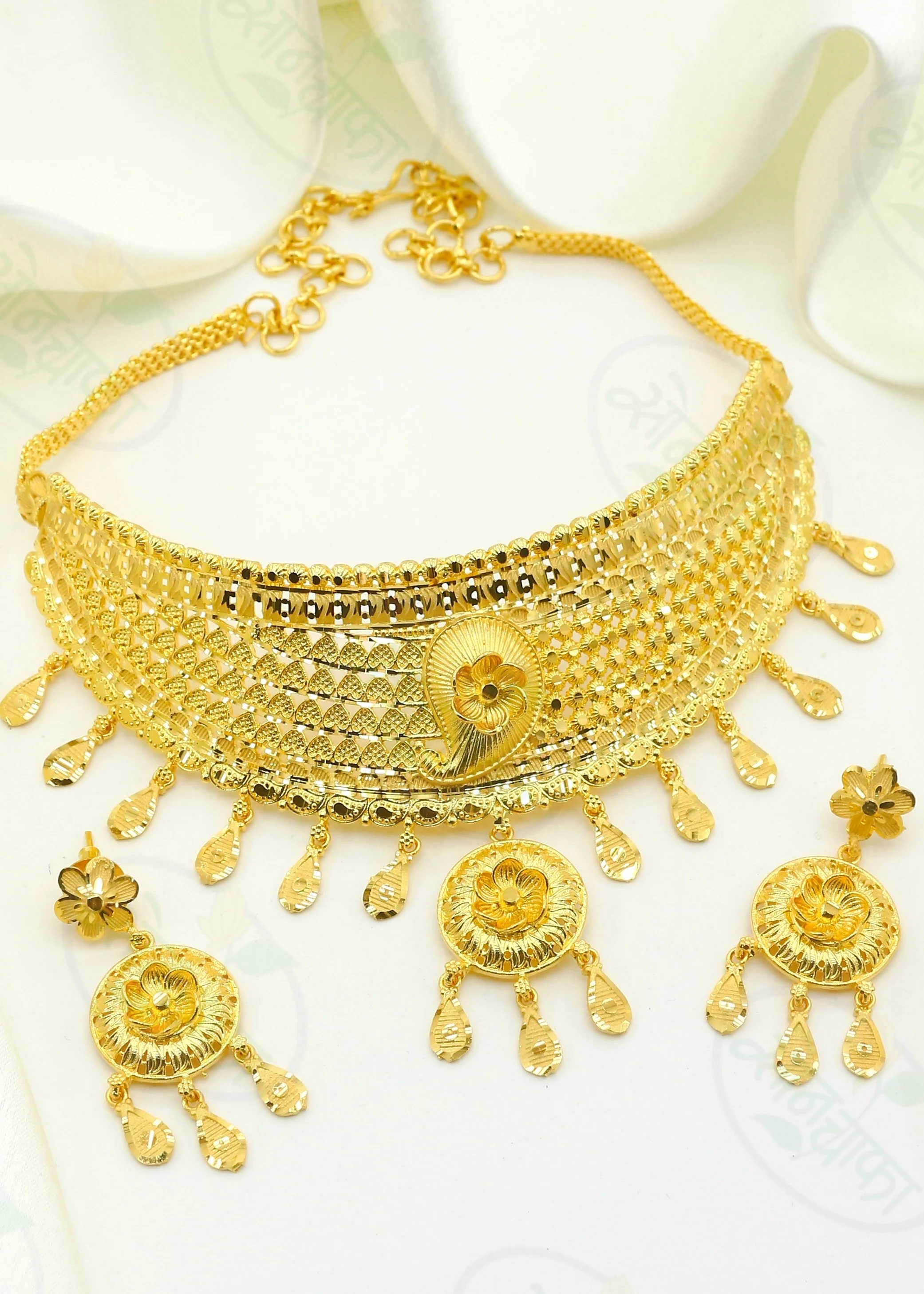 GLAMOROUS GOLD PLATED CHOKER - Image 2