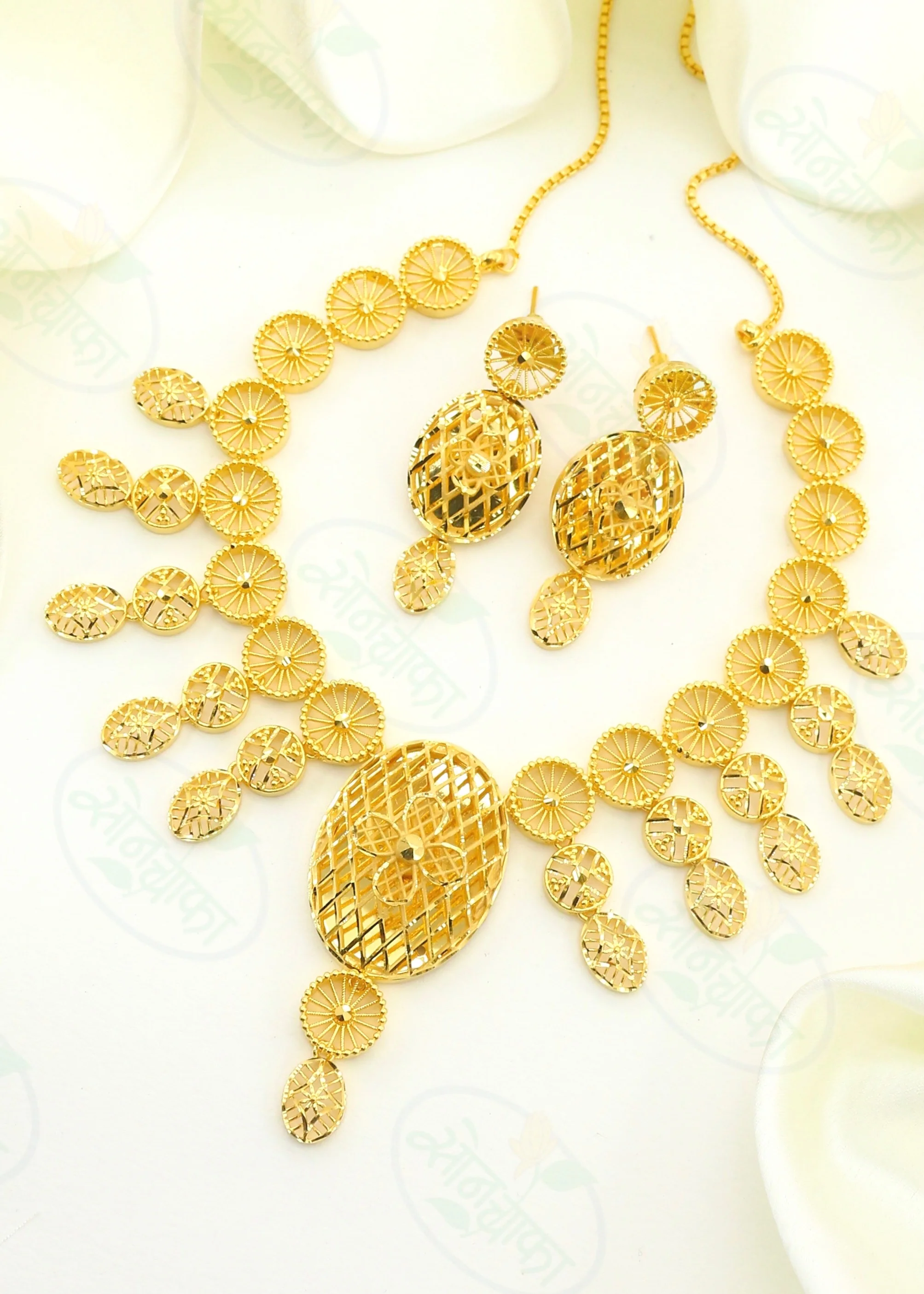 CLASSY GOLD PLATED NECKLACE - Image 3