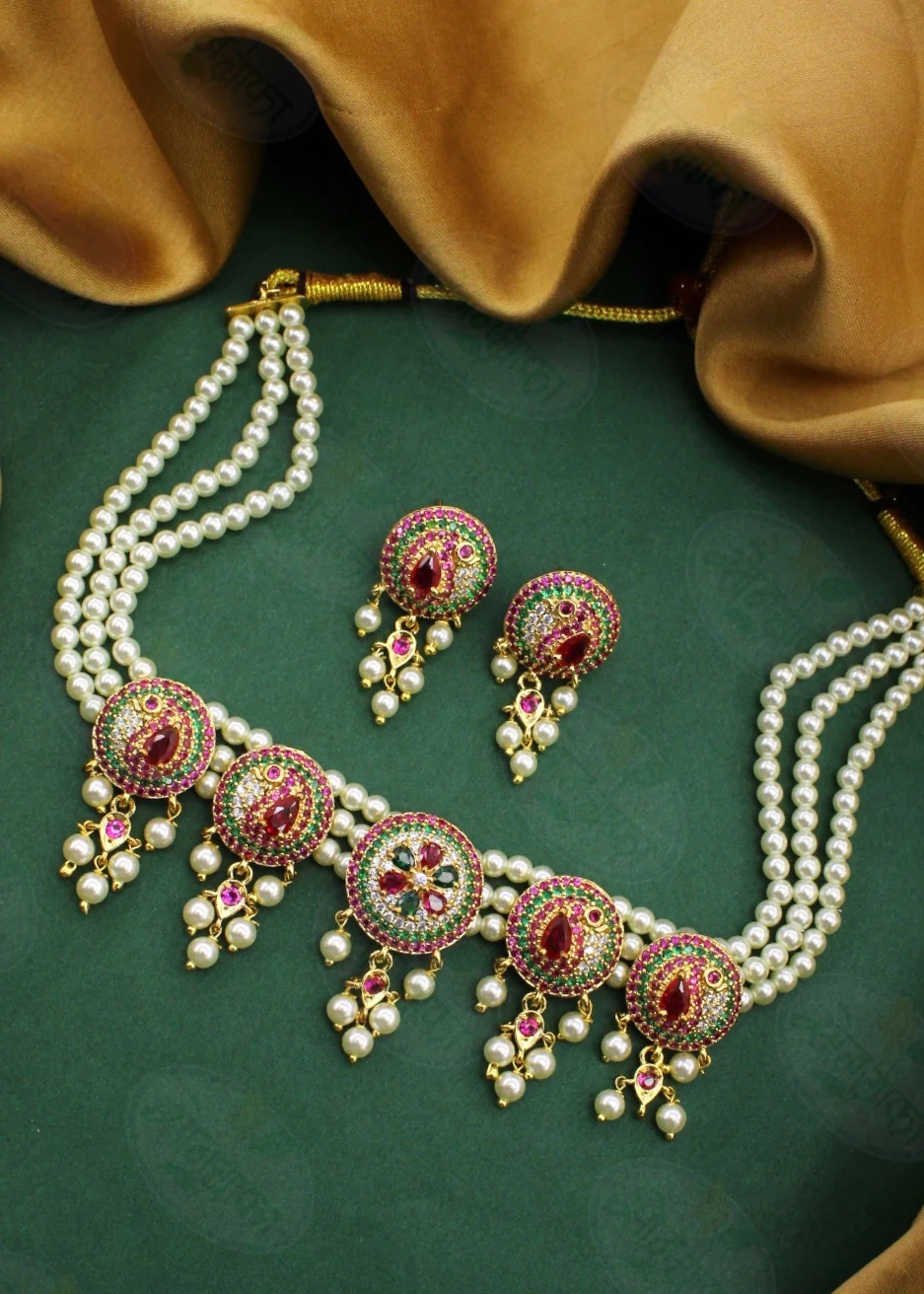 FLORET WITH PEACOCK NECKLACE - Image 4