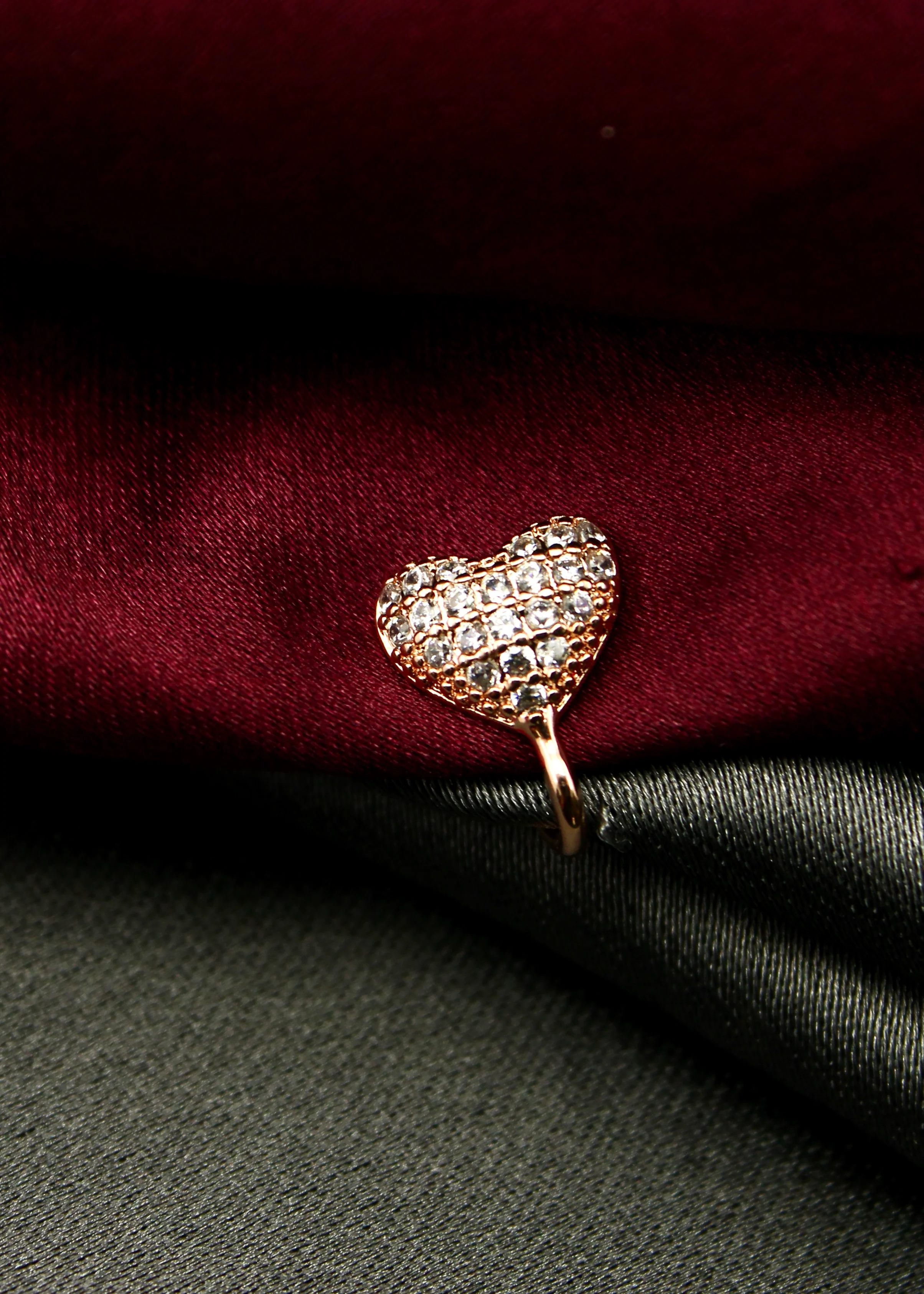 DELIGHT HEART SHAPE NOSE PIN - Image 4