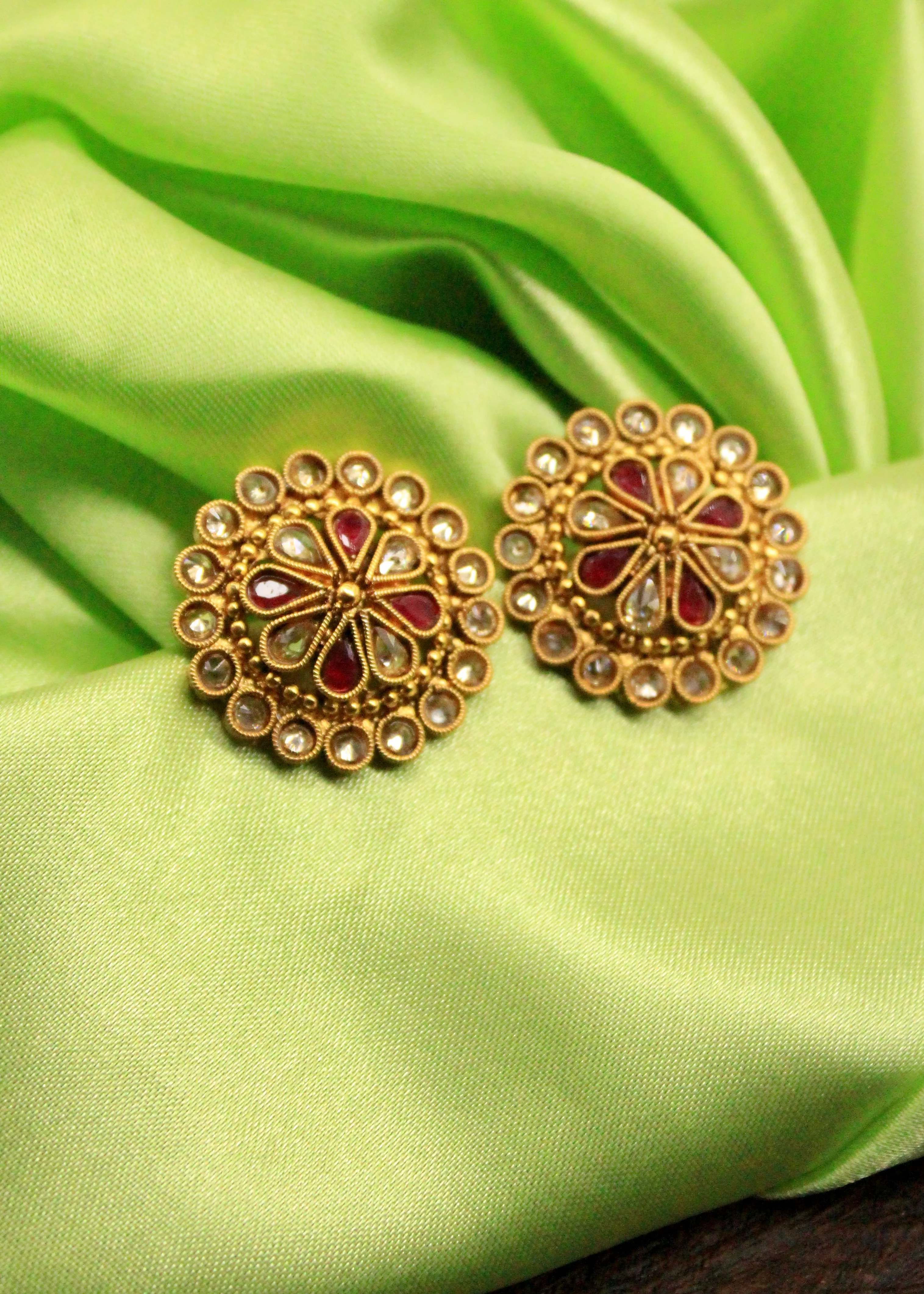 RADIANT FLORAL TRADITIONAL EARRINGS - Image 3
