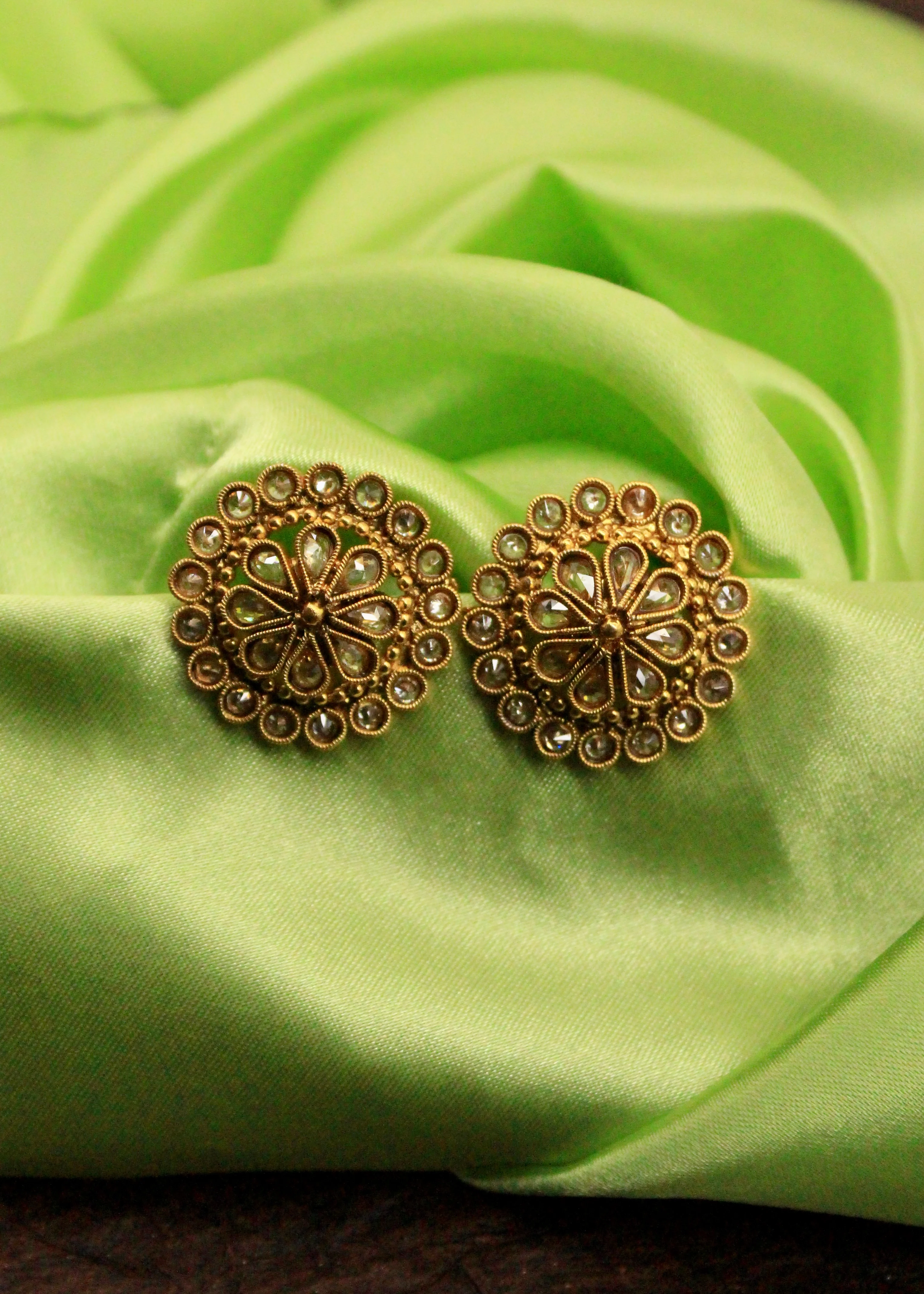 RADIANT FLORAL TRADITIONAL EARRINGS - Image 5