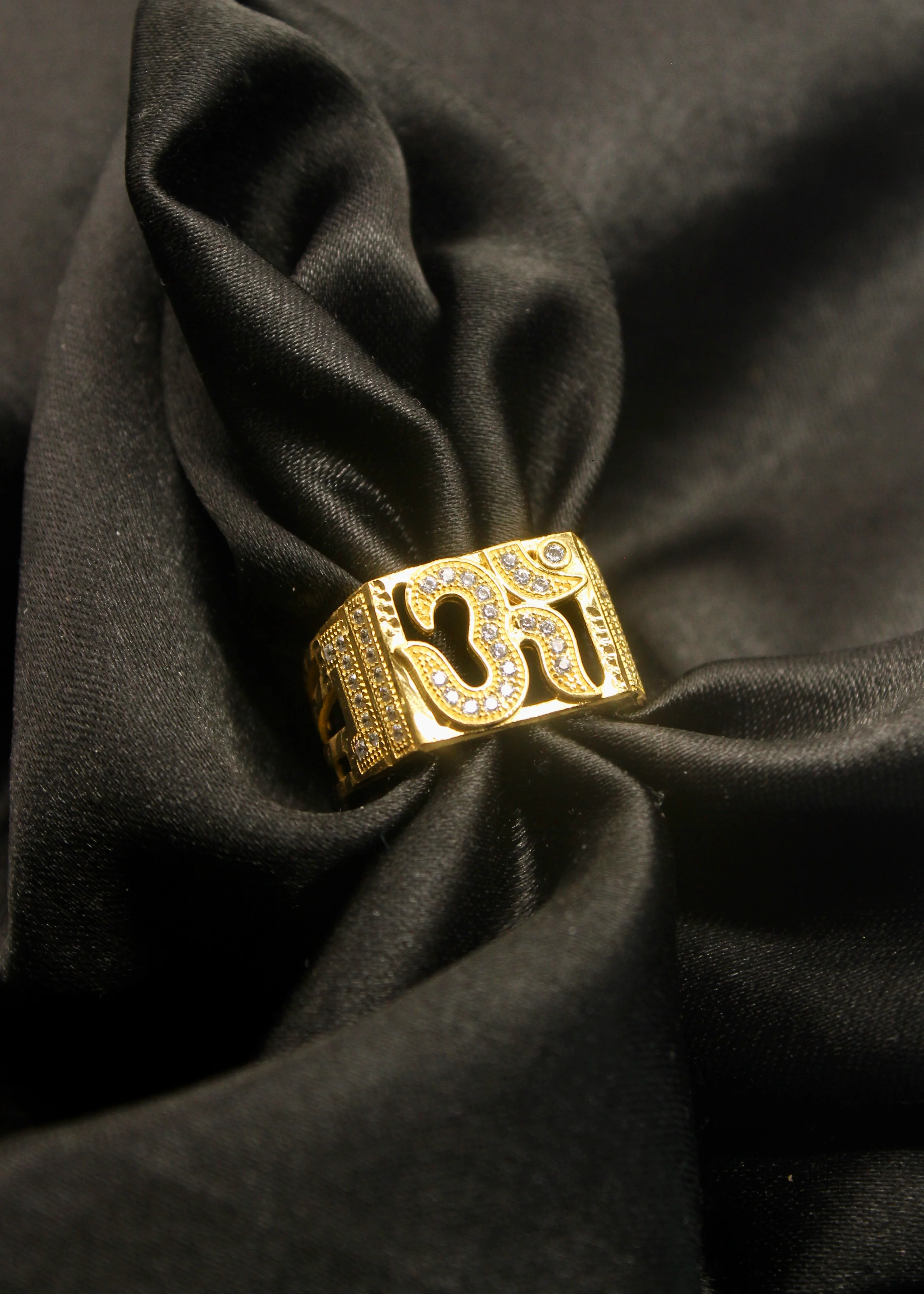 TEXTURED GOLDEN MEN'S RING - Image 2