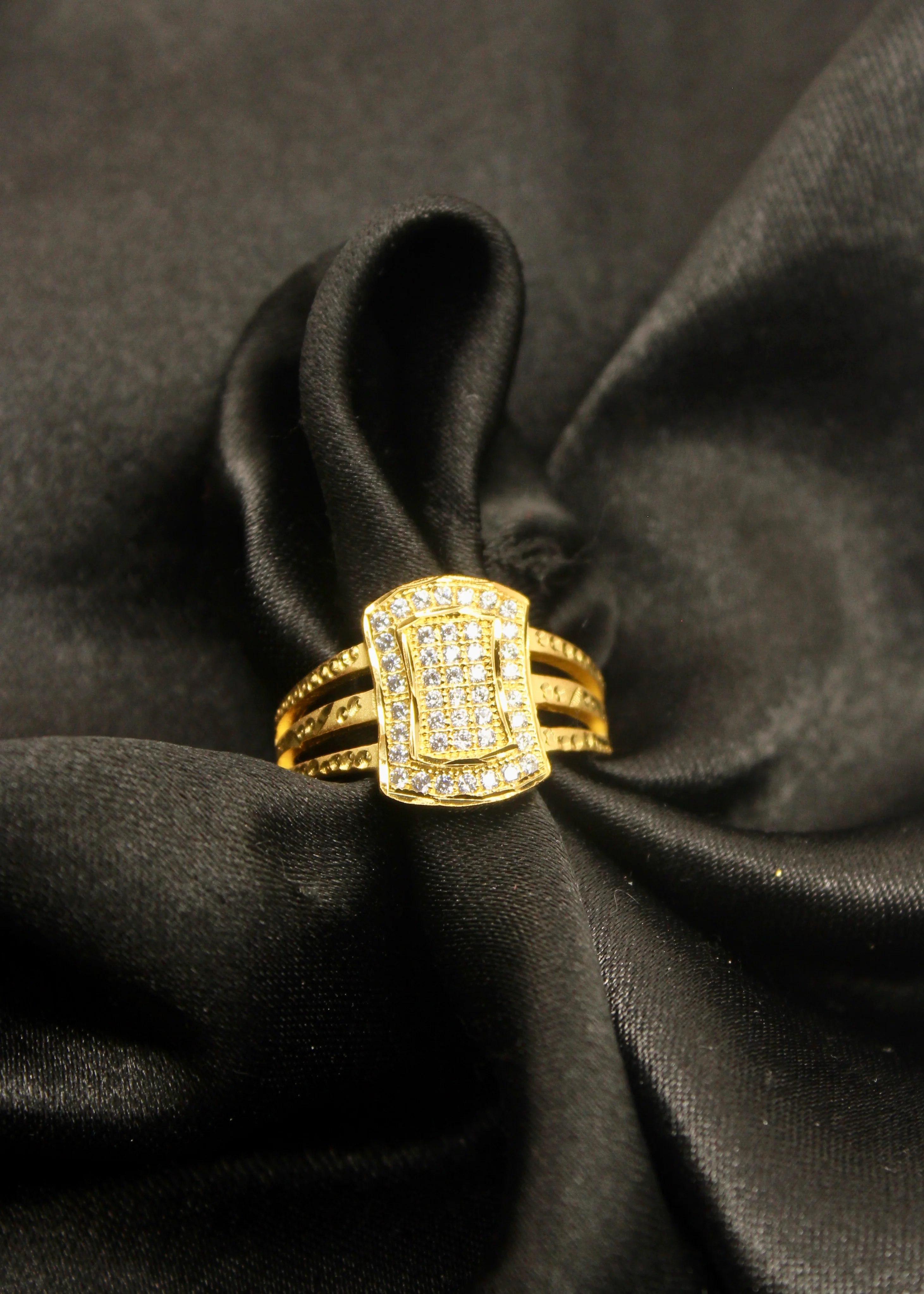 SPLENDID GOLD PLATED MEN'S RING - Image 2