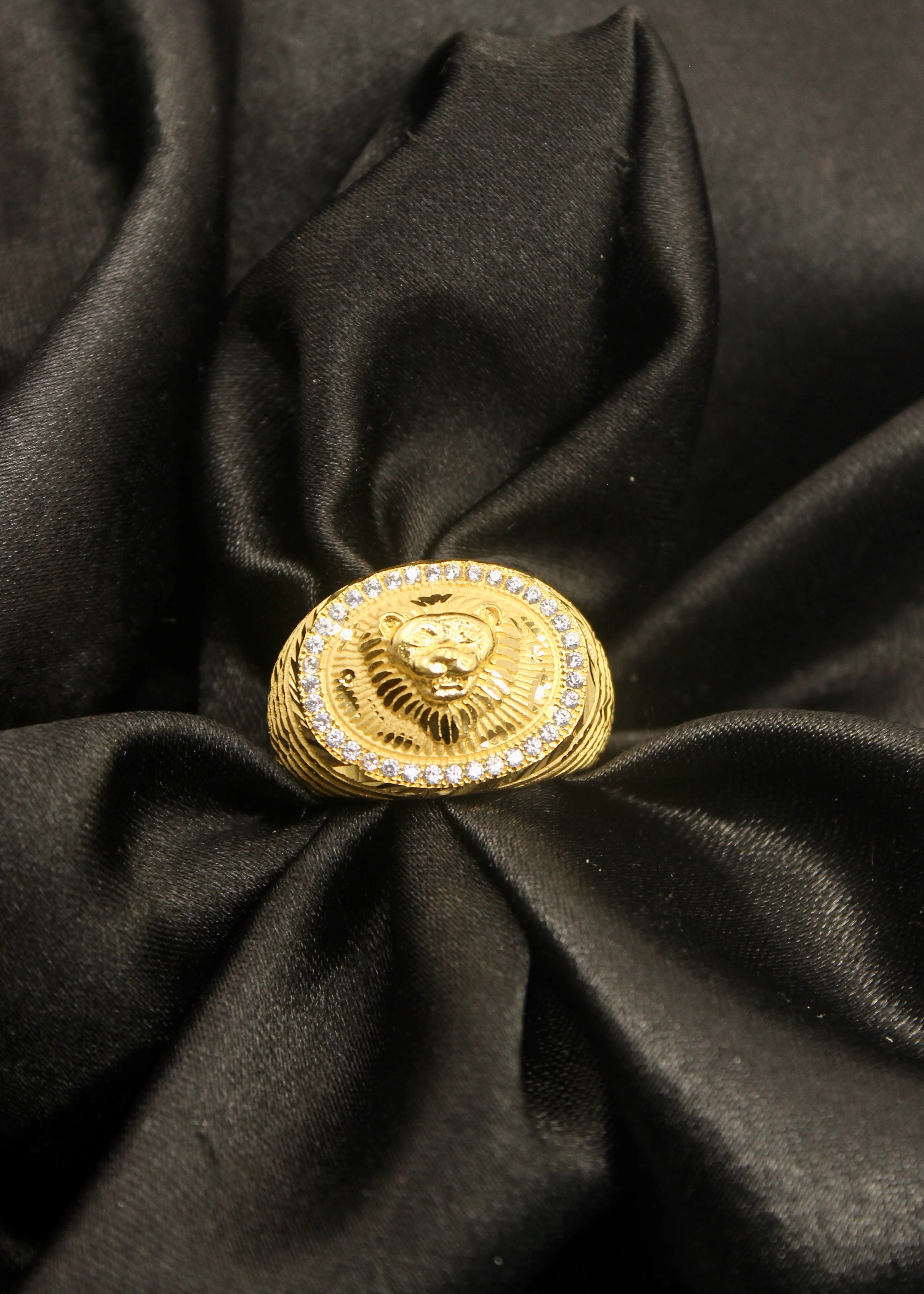 OVAL SHAPE MEN'S GOLDEN RING - Image 2