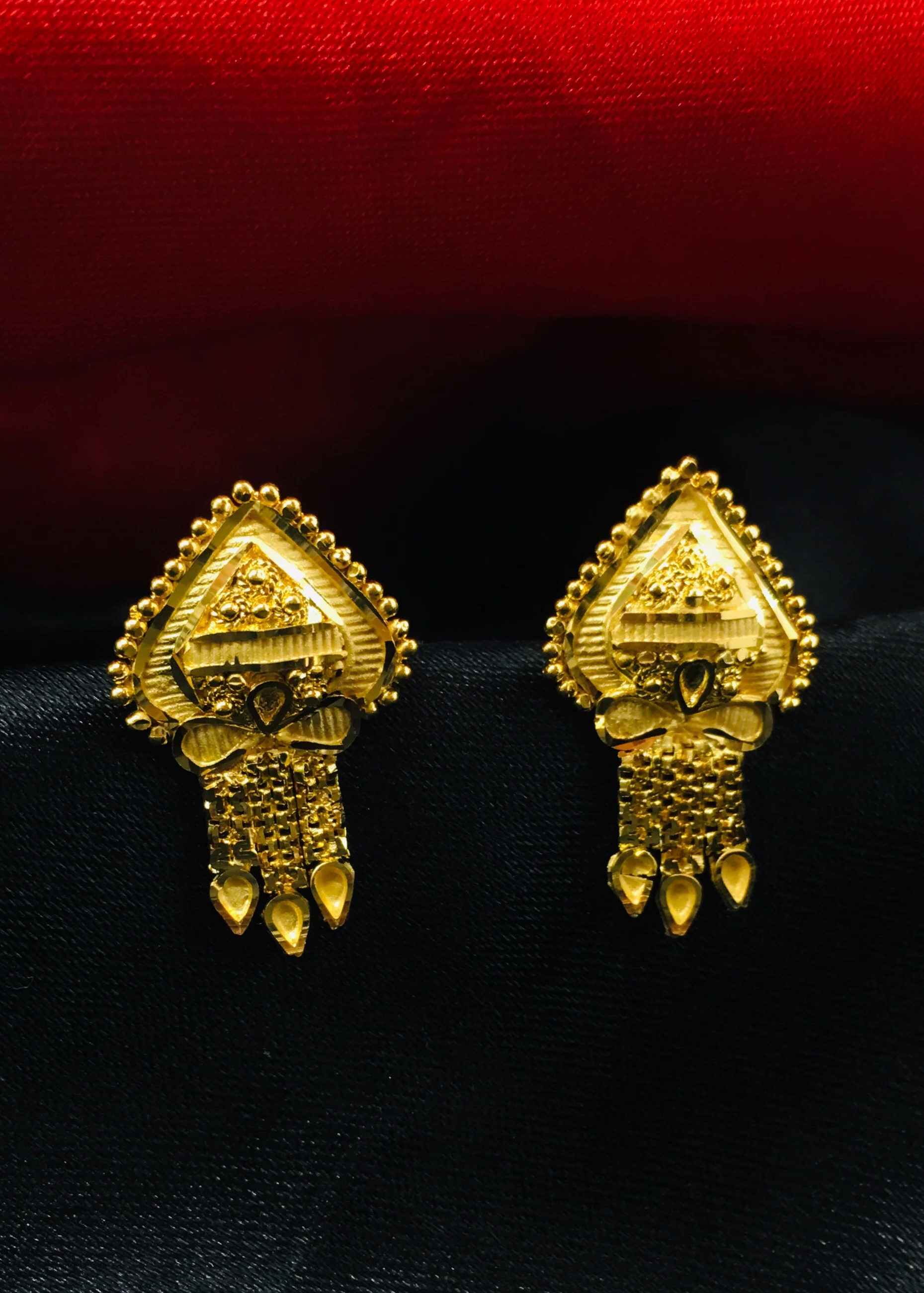 STYLISH GOLD STUDS - Image 2