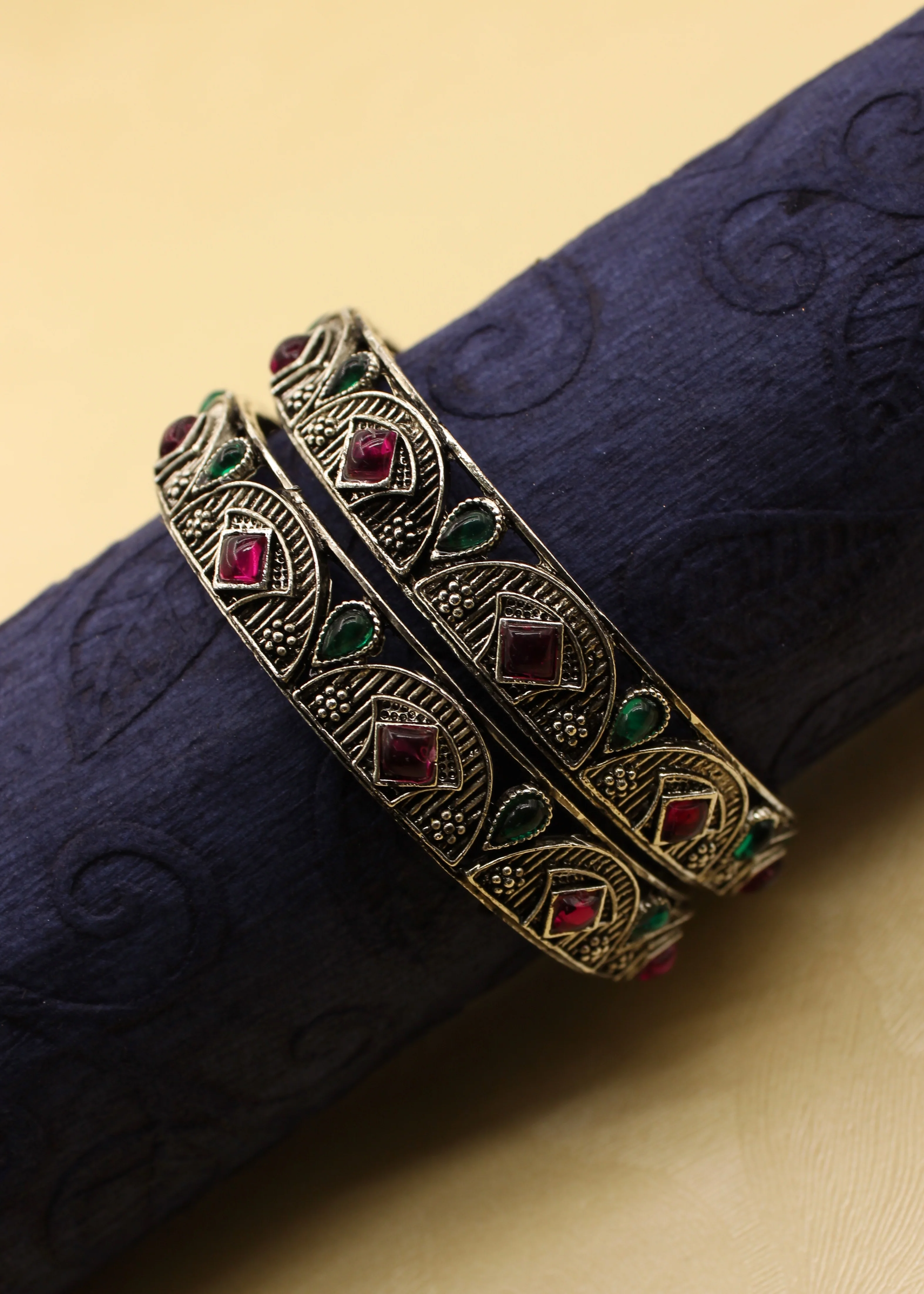 BRILLIANT OXIDISED BANGLES - Image 2
