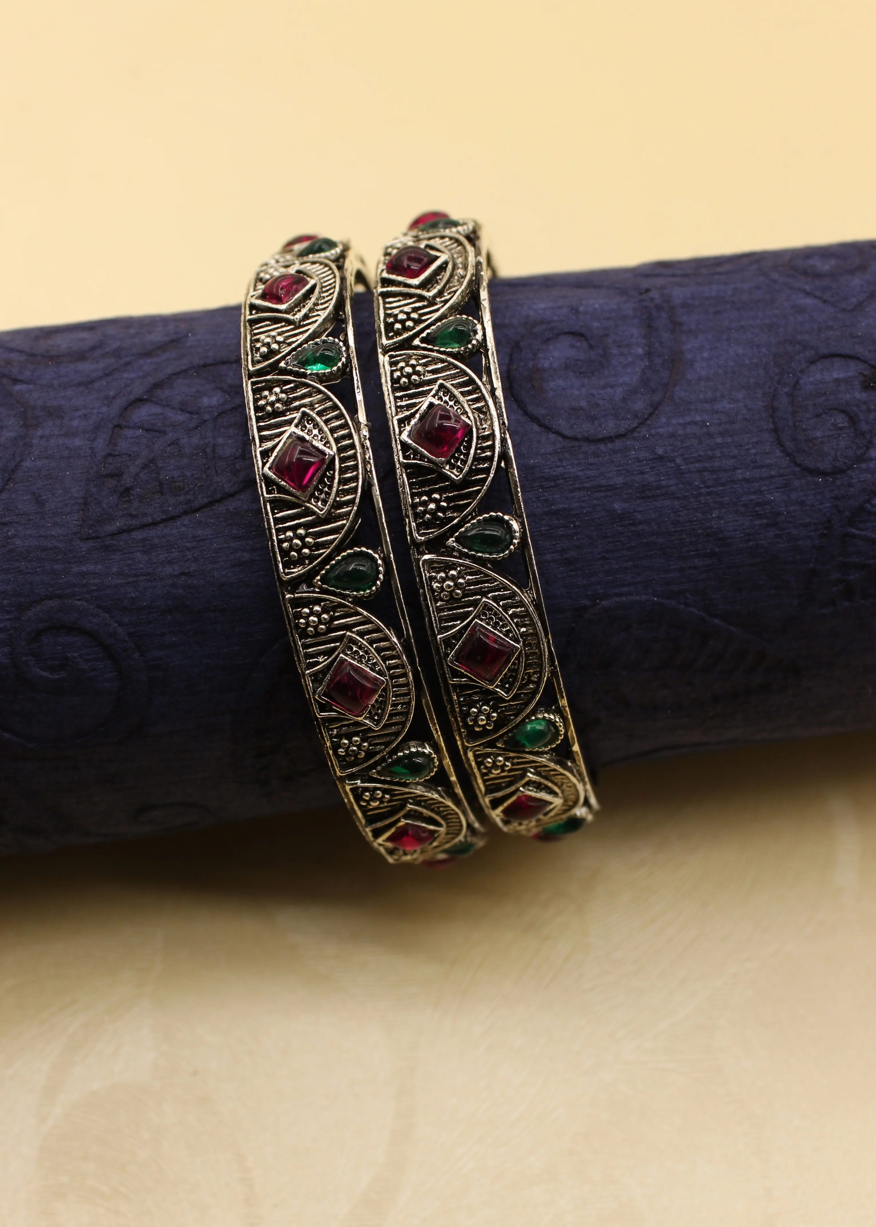 BRILLIANT OXIDISED BANGLES - Image 3