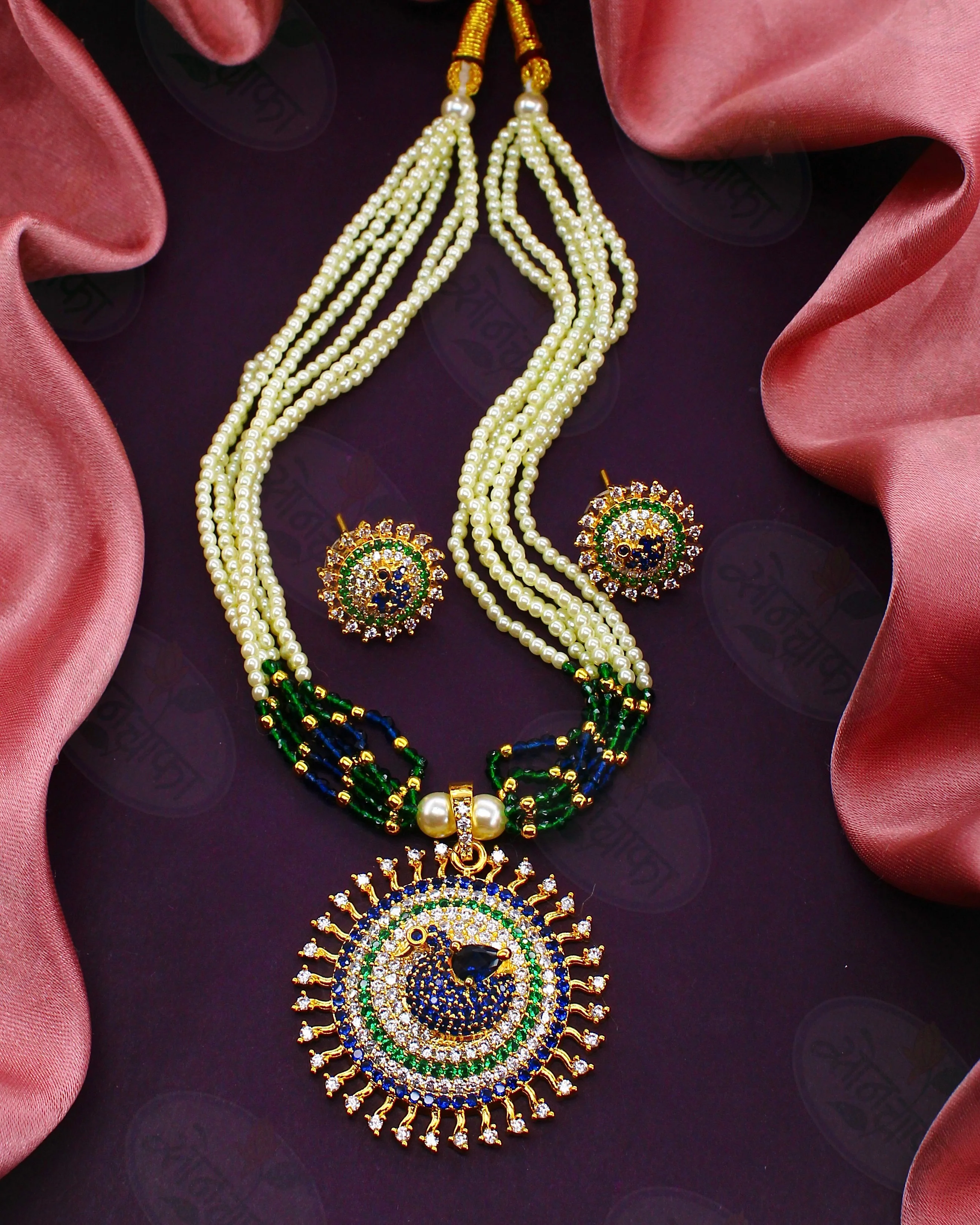 GLINTING CIRCLE PEARL & DIAMOND NECKLACE - Image 4