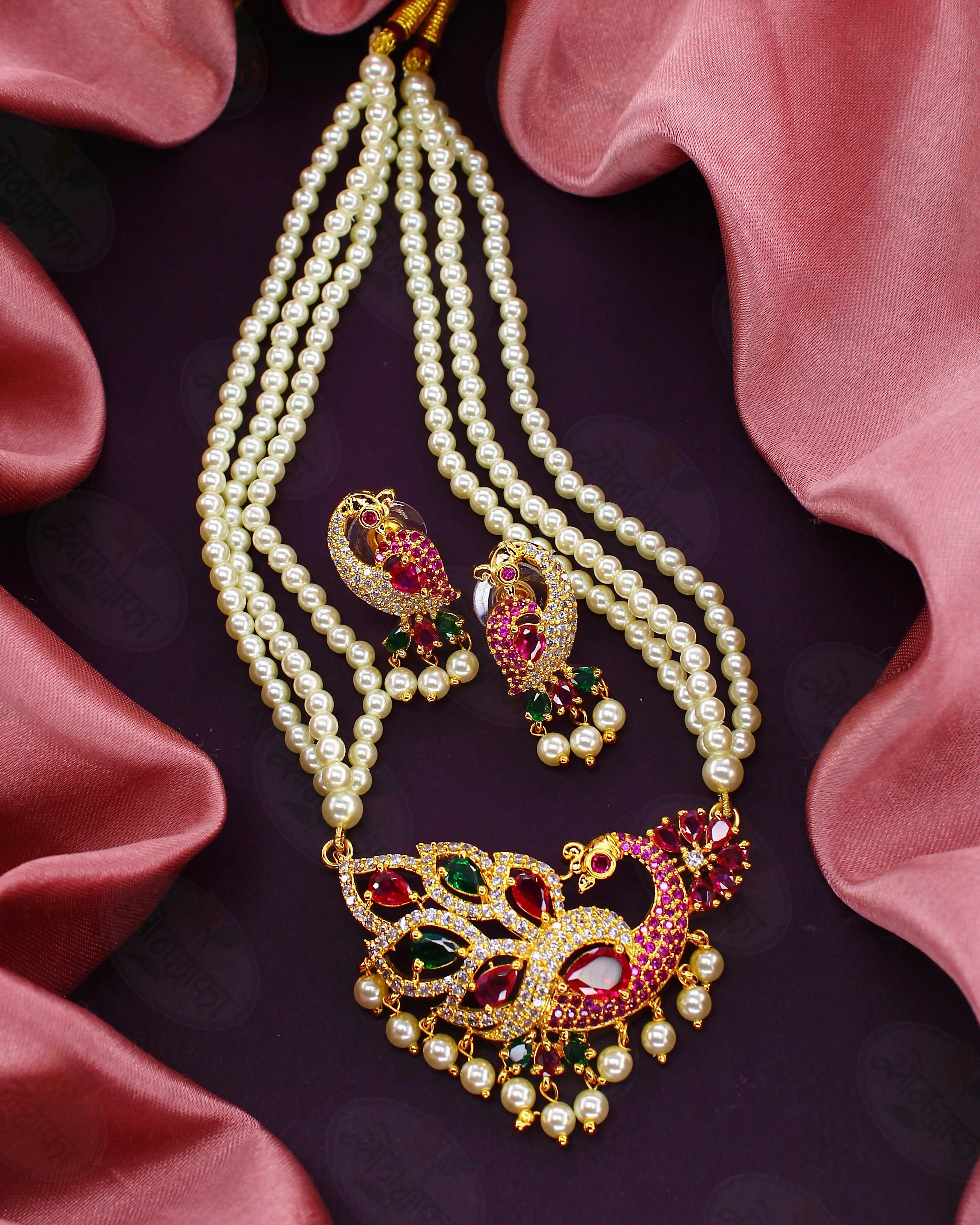 SCINTILLATING PEACOCK PEARL NECKLACE