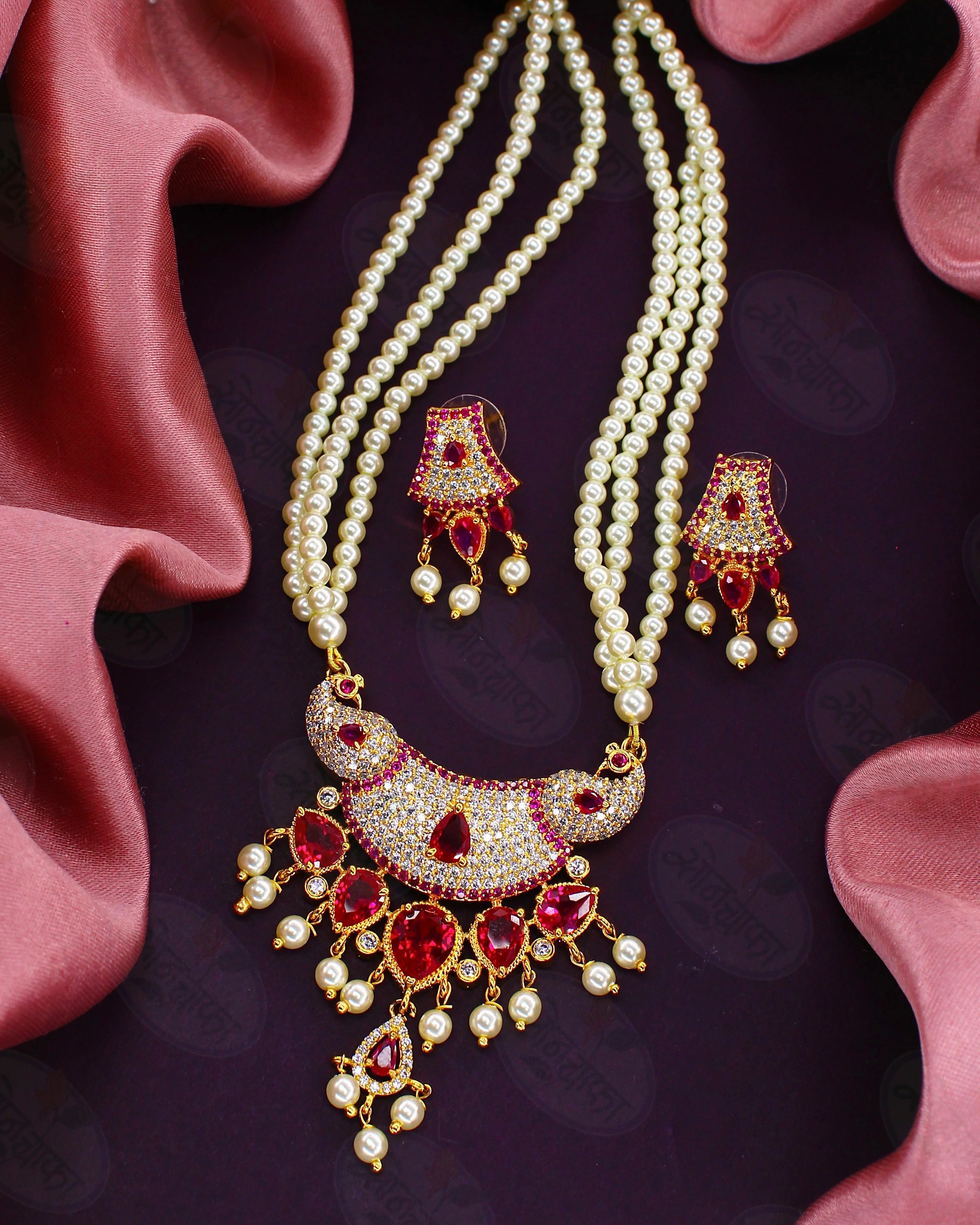 SHIMMERING TRENDY PEARL & DIAMOND NECKLACE - Image 3