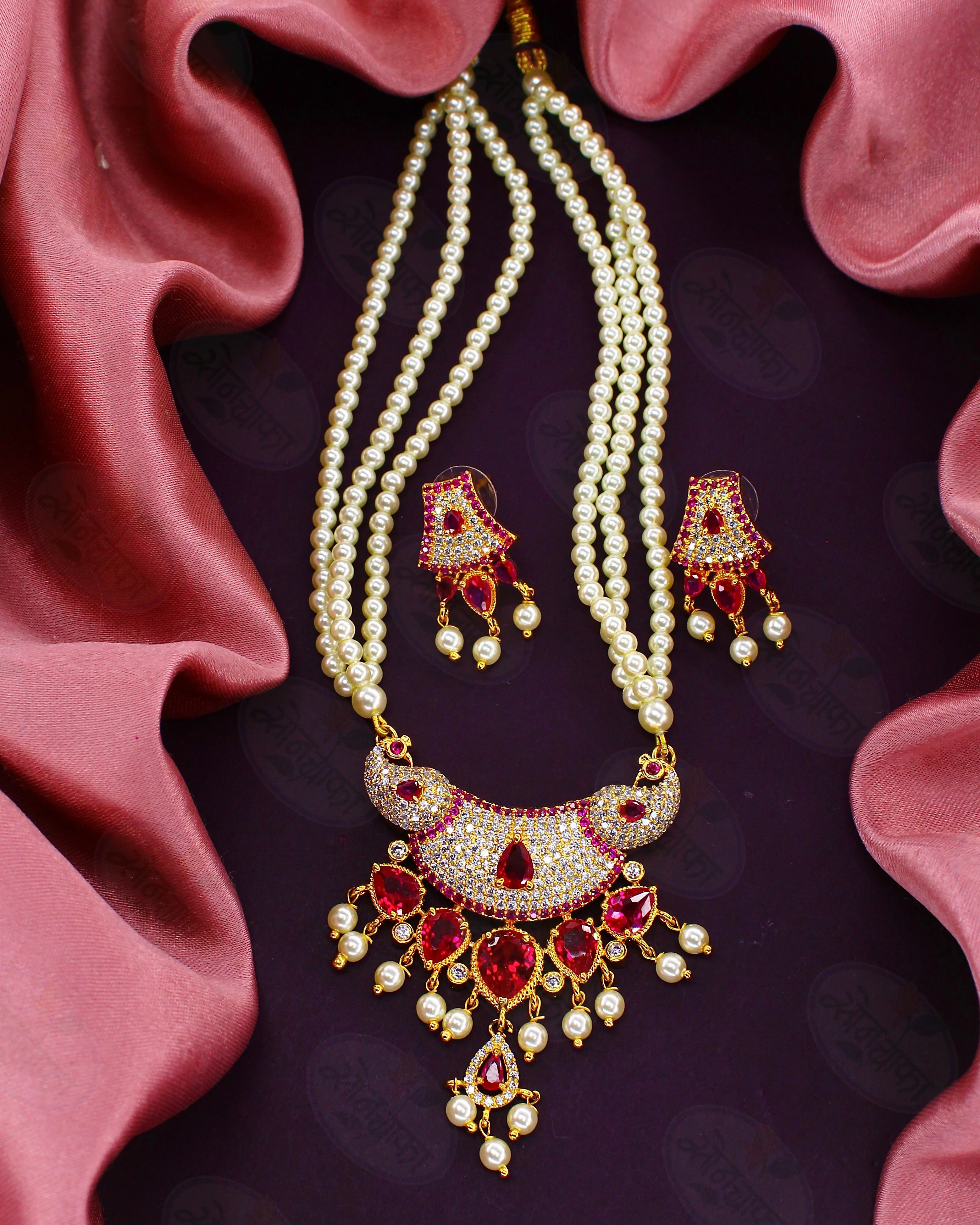 SHIMMERING TRENDY PEARL & DIAMOND NECKLACE - Image 9