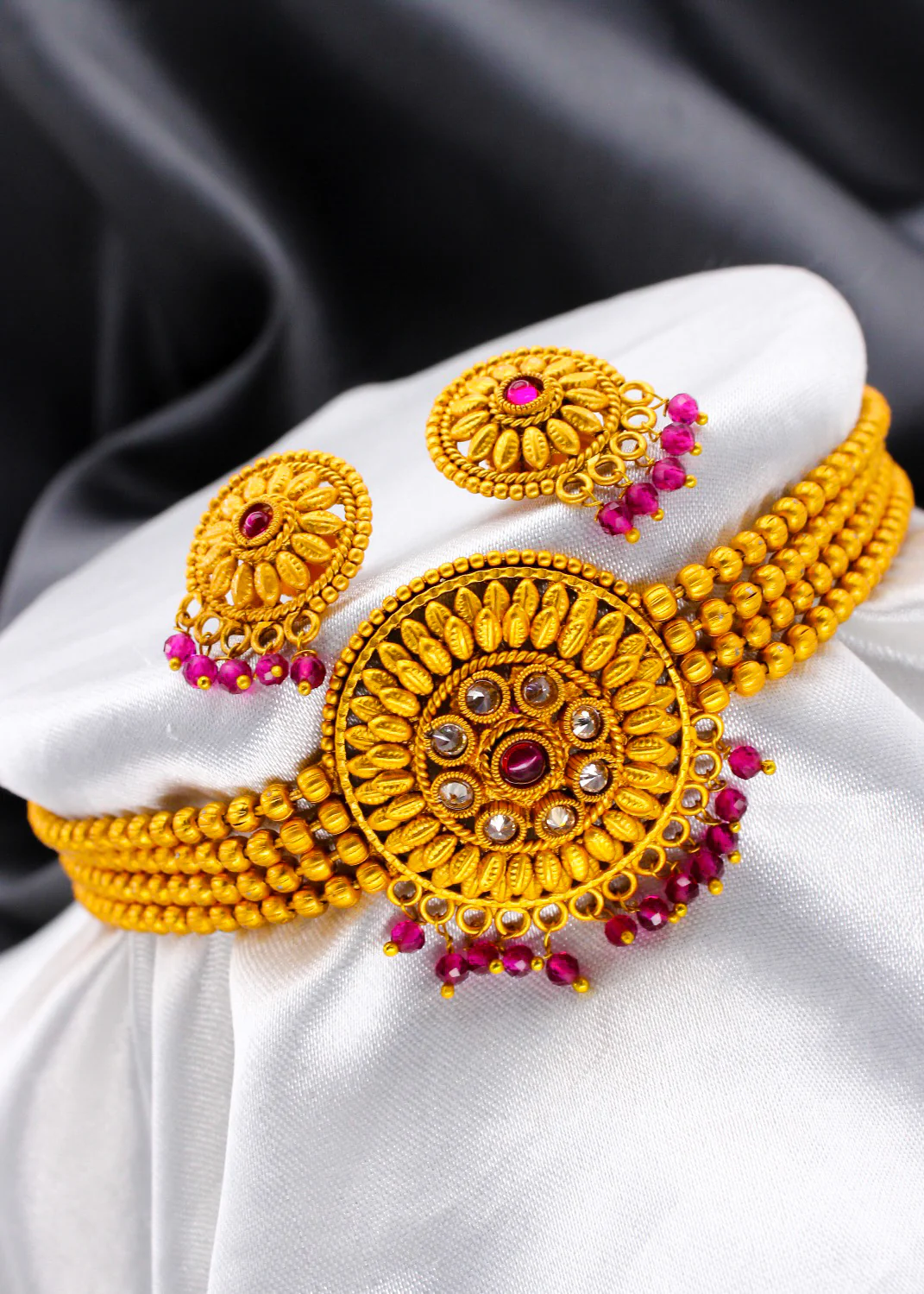 MATTE GOLD FINISH CHOKER - Image 5