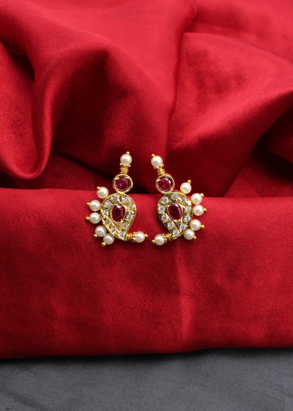 GORGEOUS PEARL EARRINGS - Image 4