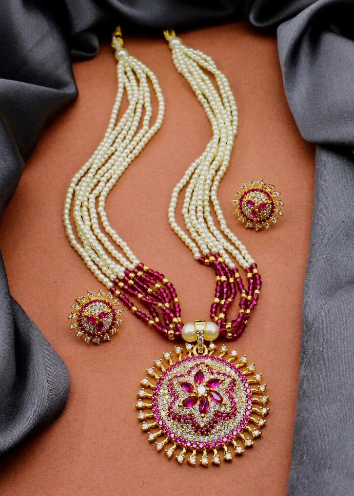 CIRCLE DESIGNER NECKLACE - Image 2