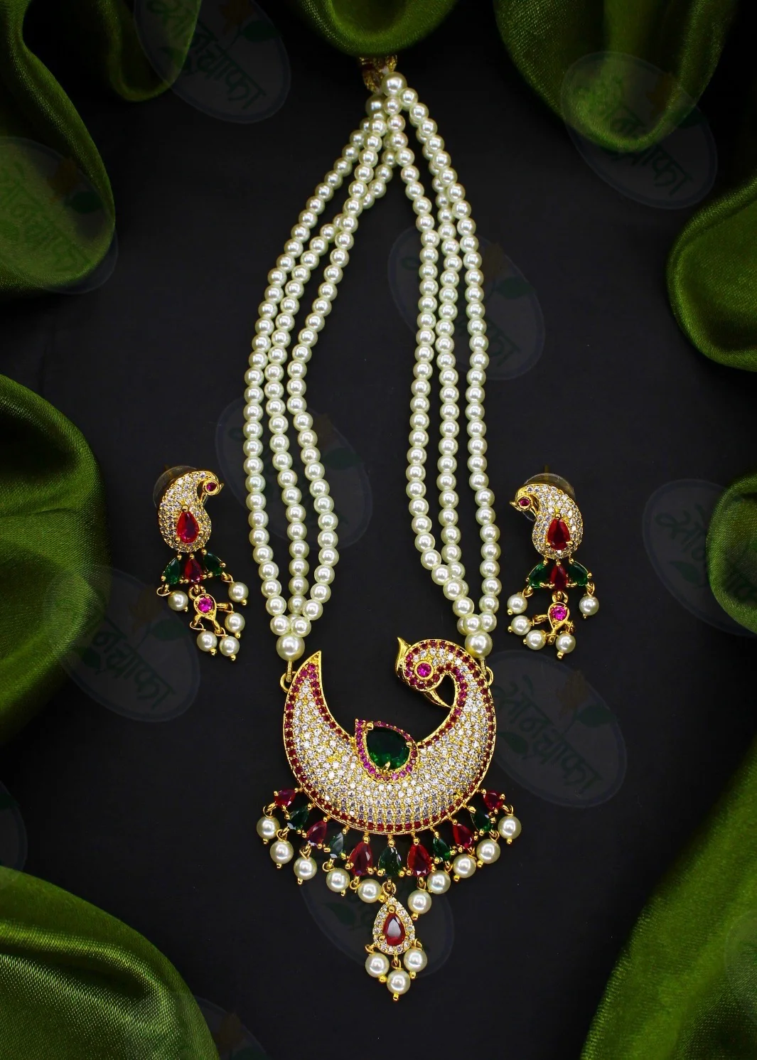 DAZZLING PEACOCK NECKLACE - Image 4
