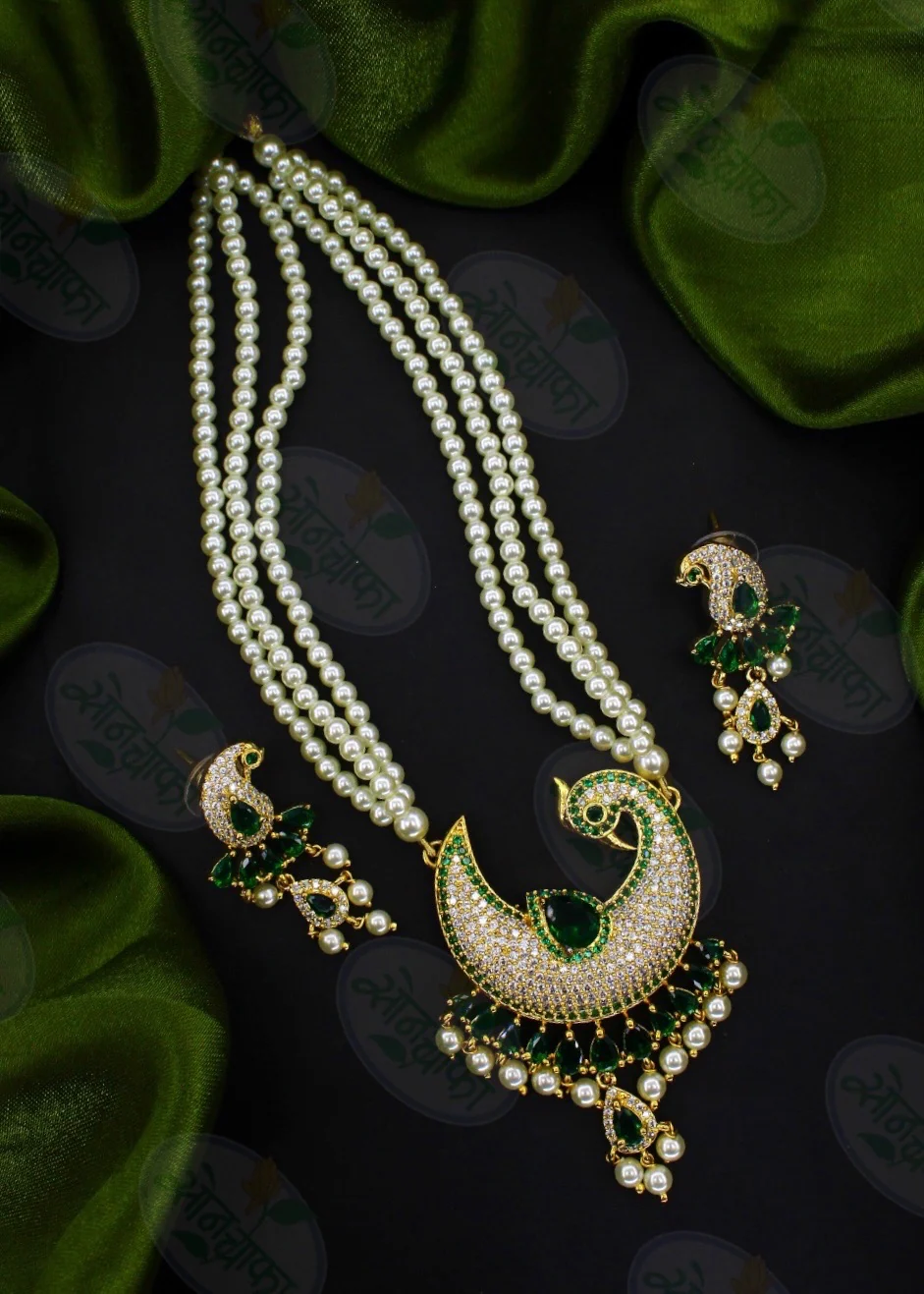 DAZZLING PEACOCK NECKLACE - Image 6