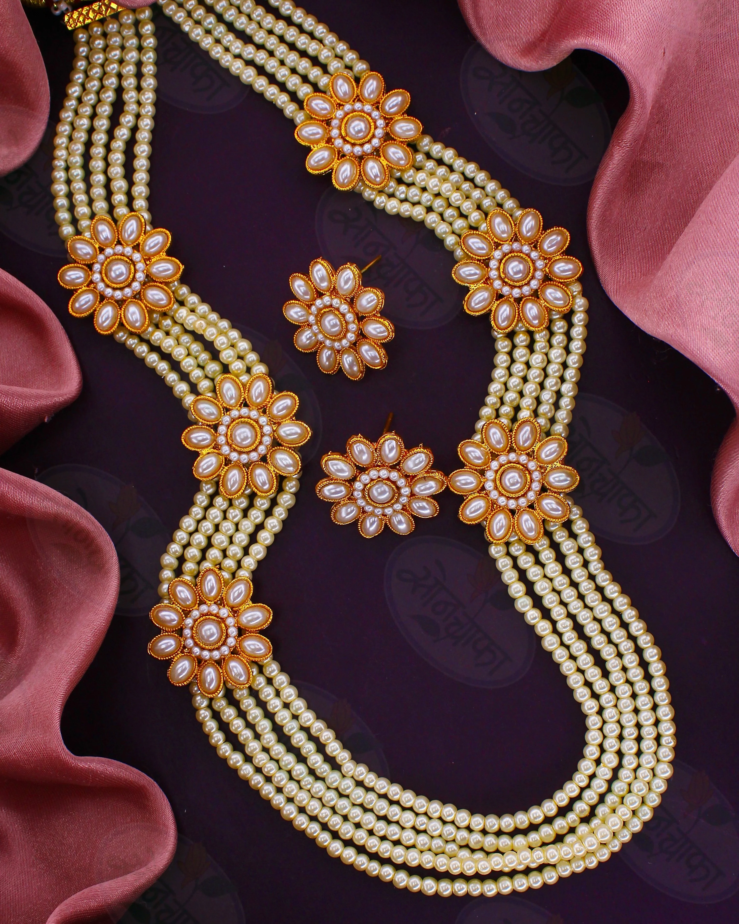 GLEAMING FLORAL NECKLACE - Image 2