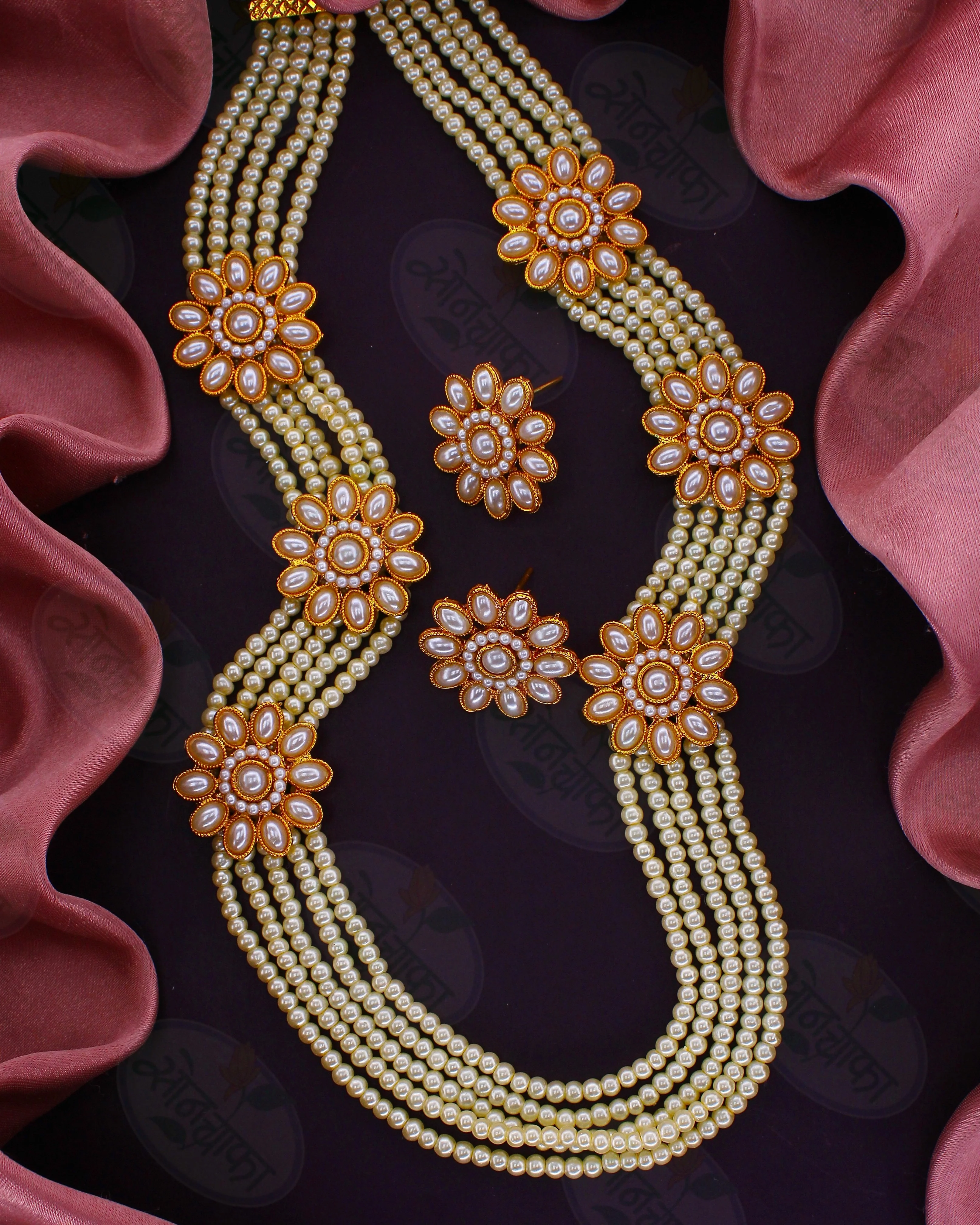 GLEAMING FLORAL NECKLACE - Image 3