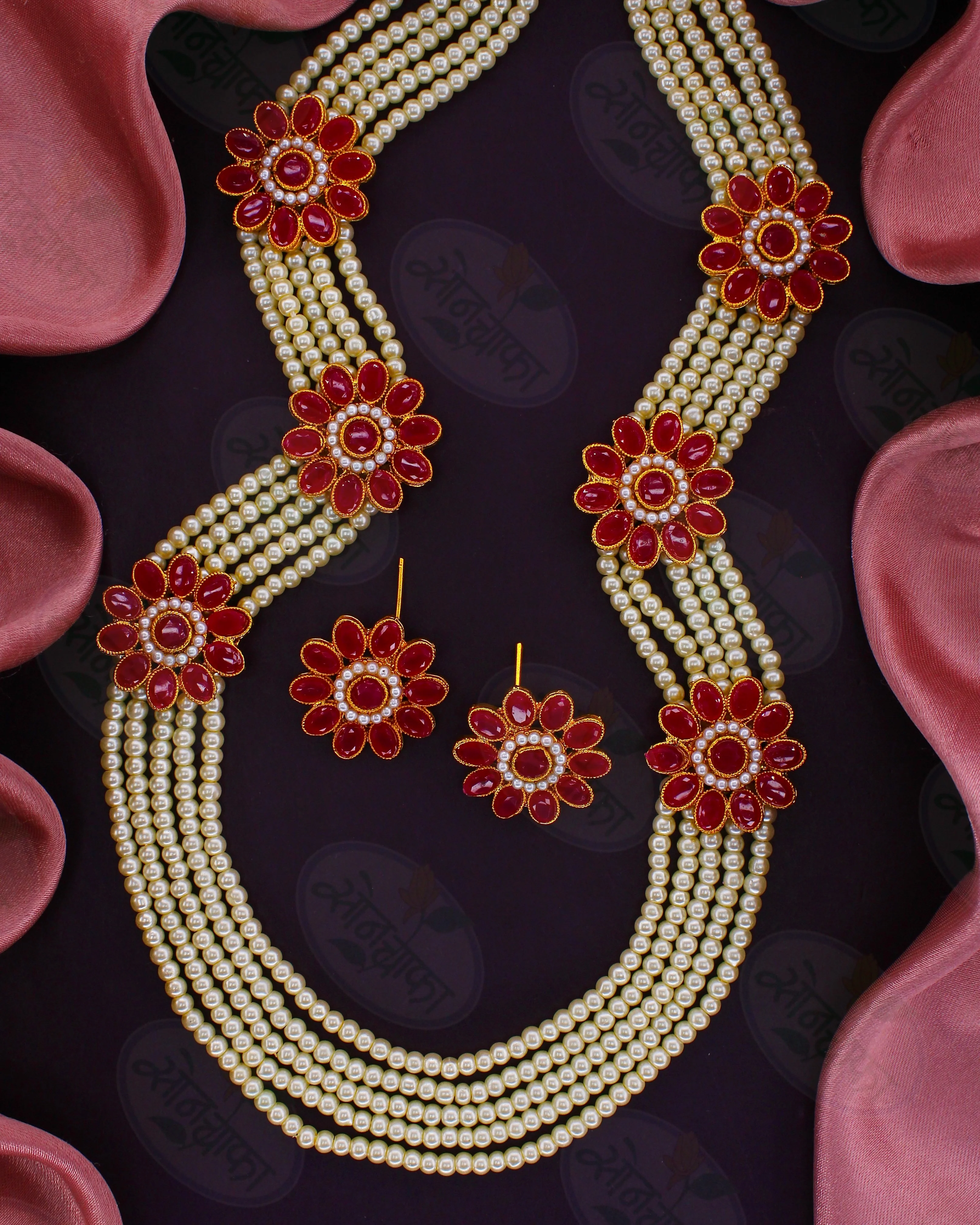 GLEAMING FLORAL NECKLACE - Image 4