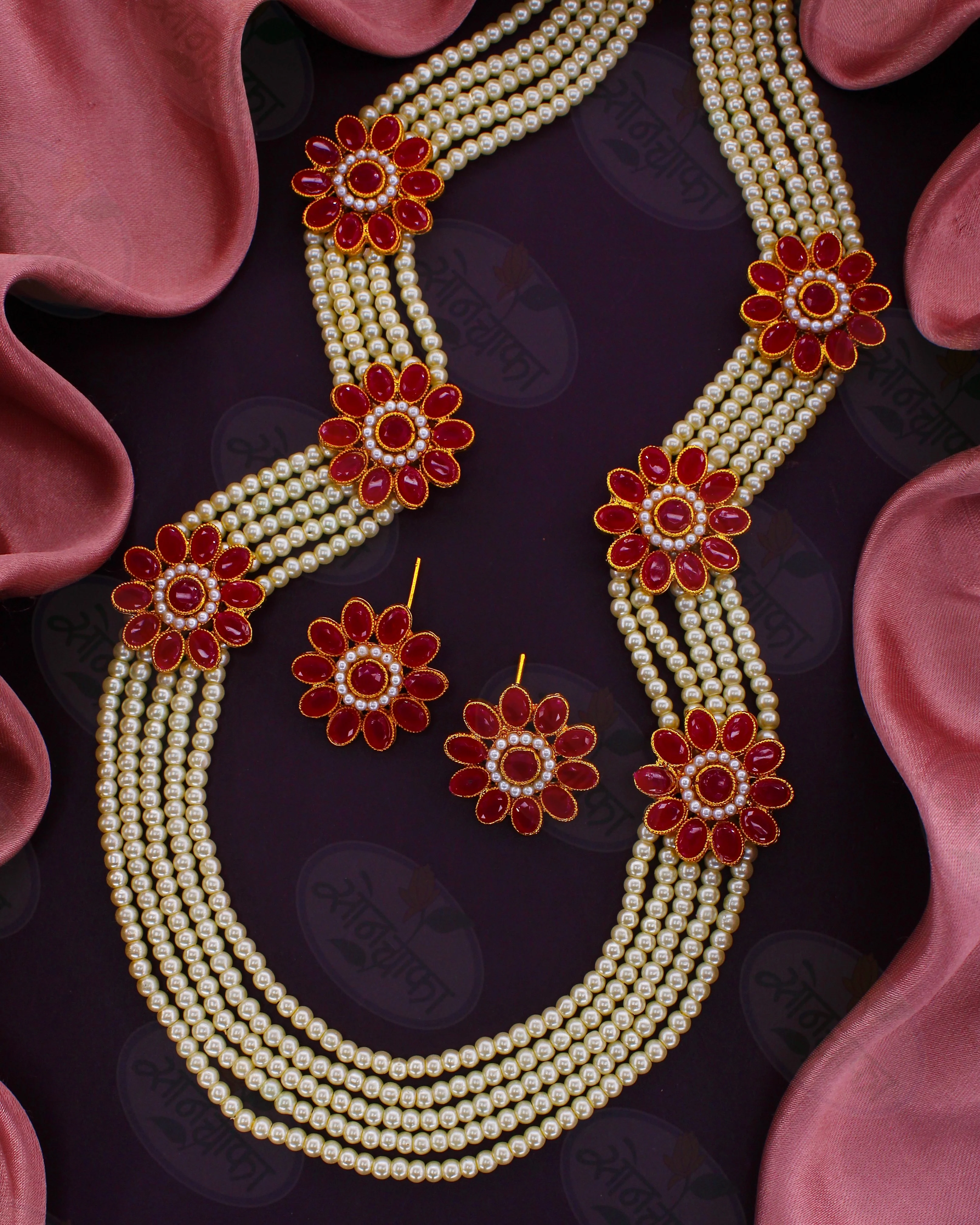 GLEAMING FLORAL NECKLACE - Image 5
