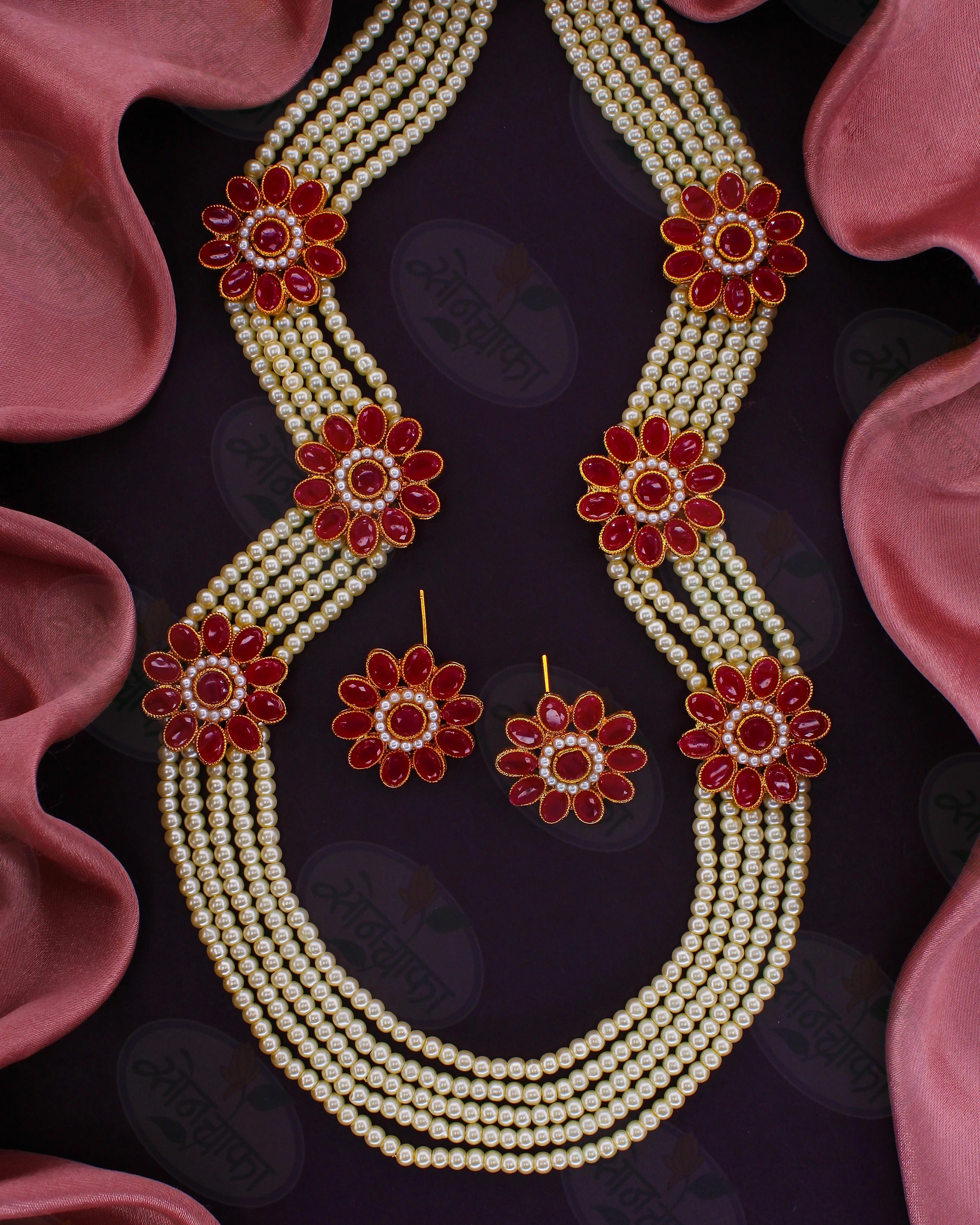 GLEAMING FLORAL NECKLACE - Image 6