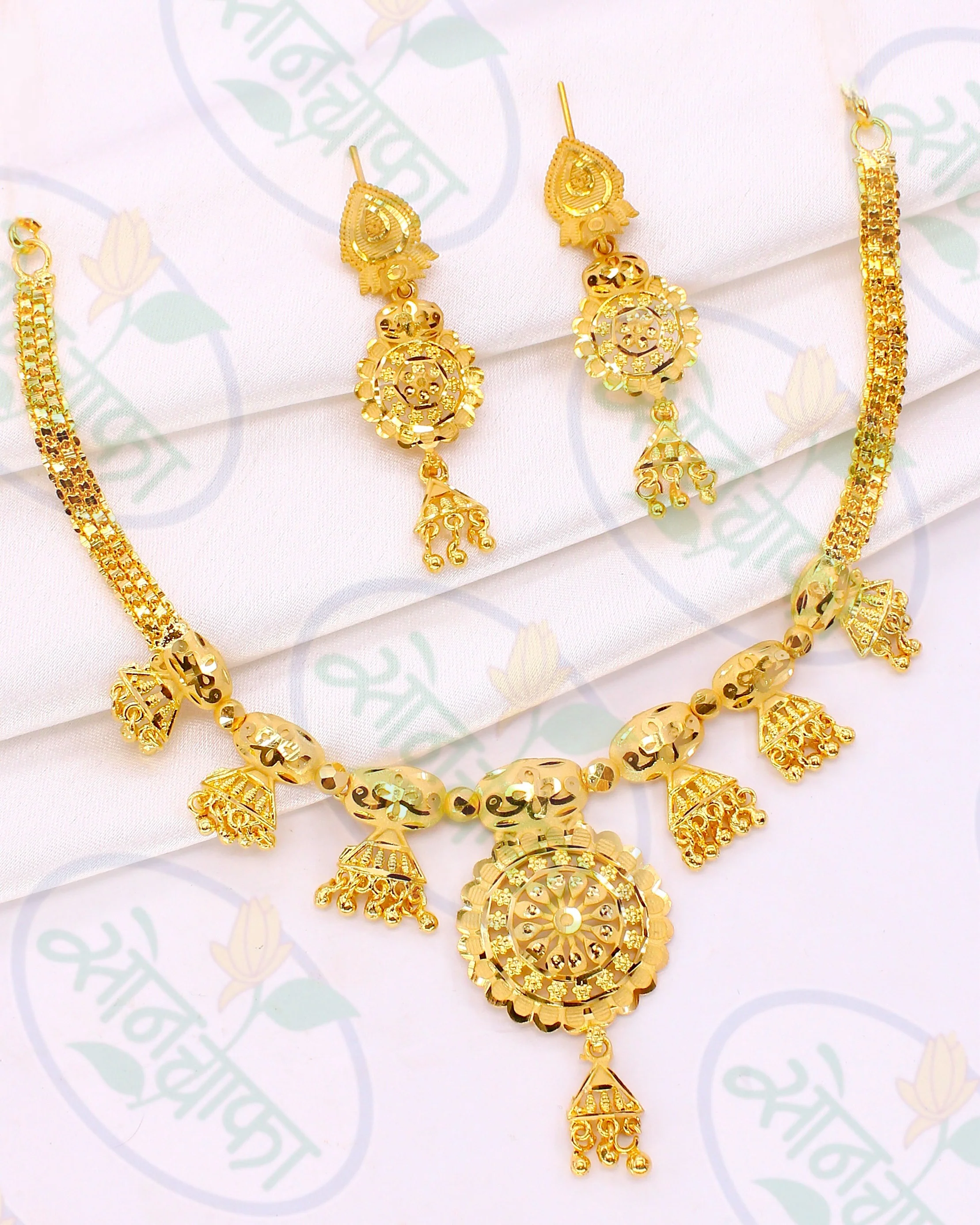 CLASSICAL GOLD PLATED NECKLACE