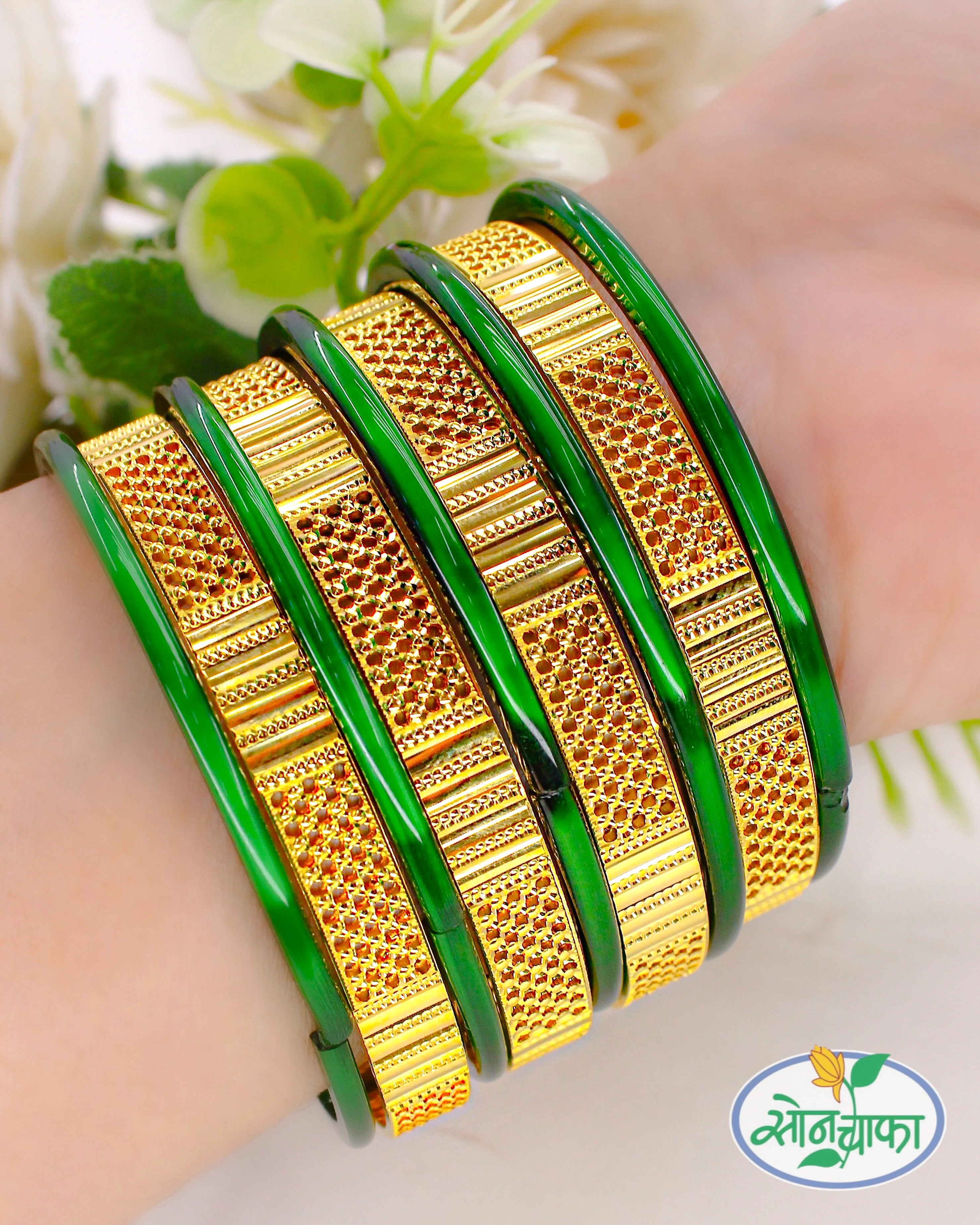 SQUARE DESIGN GOLD BANGLES