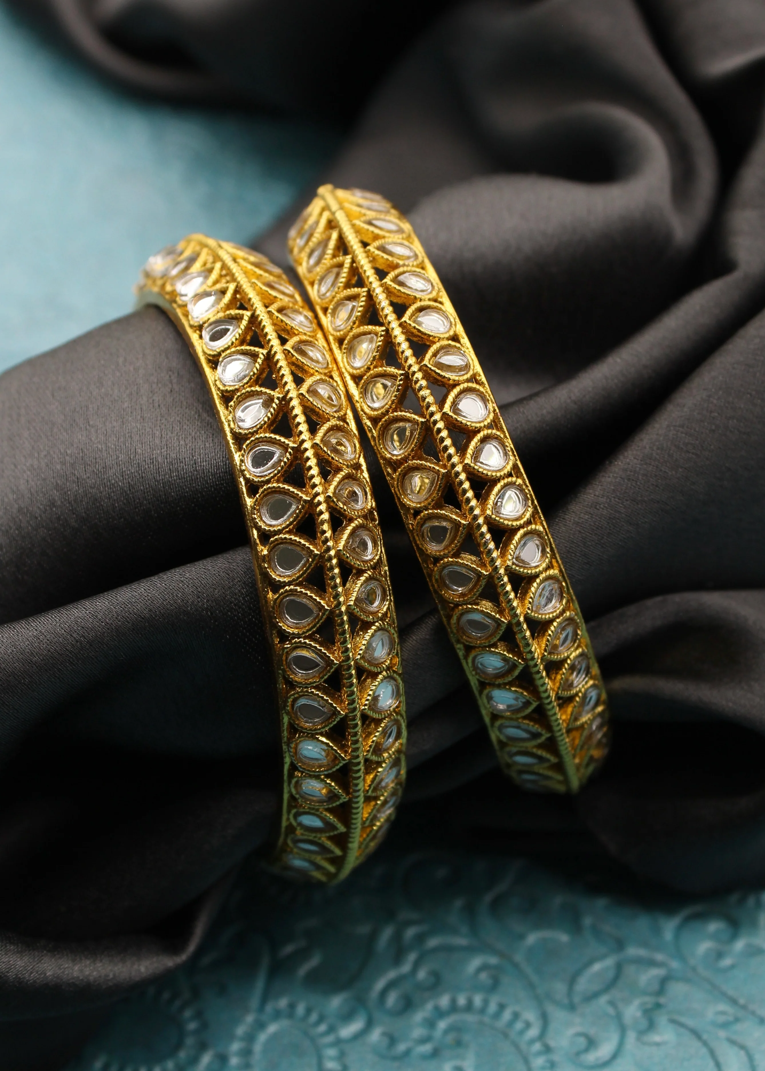 DAZZLING ANTIQUE BANGLES - Image 3