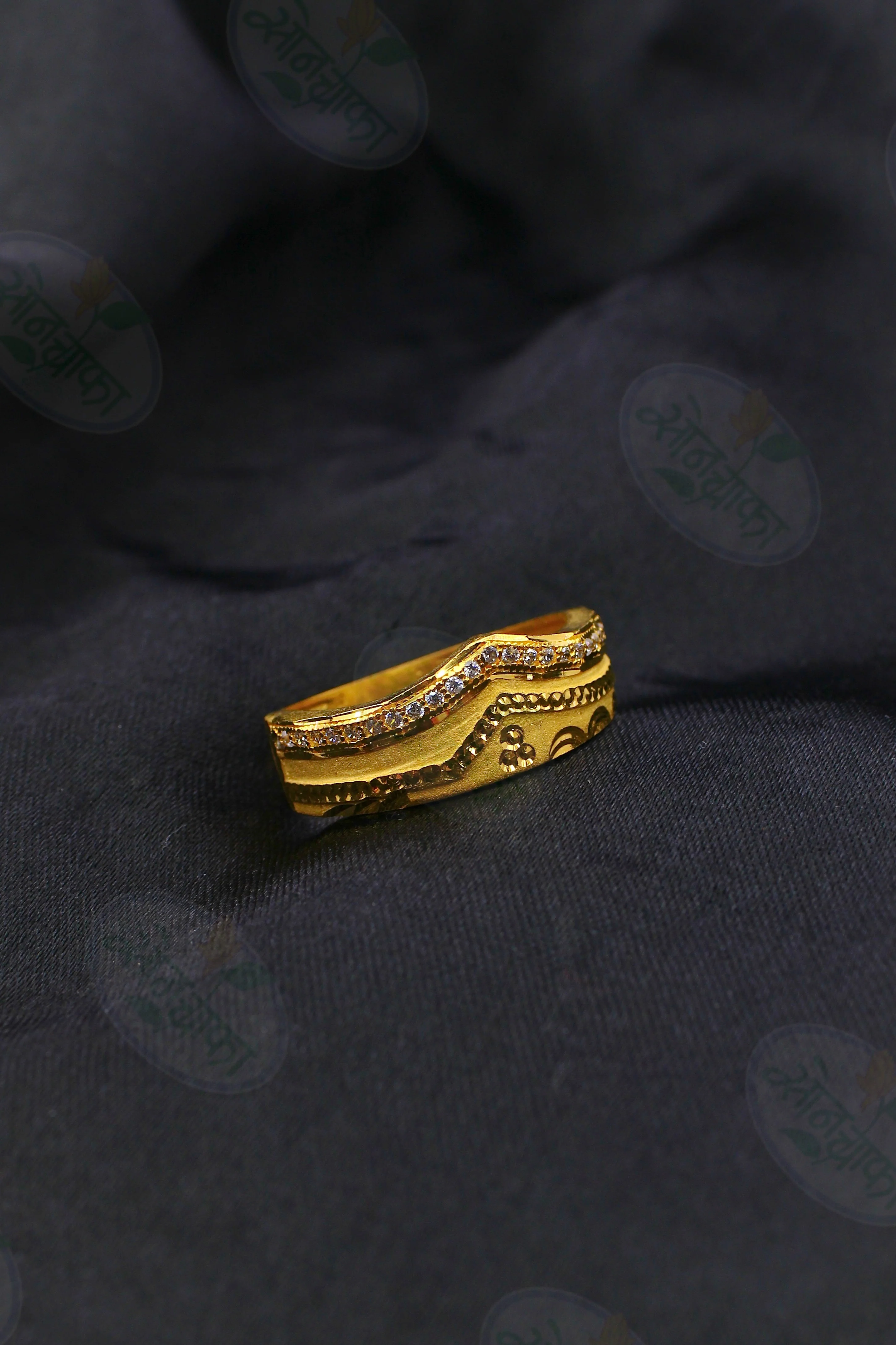 SHINNING GOLDEN RING - Image 2