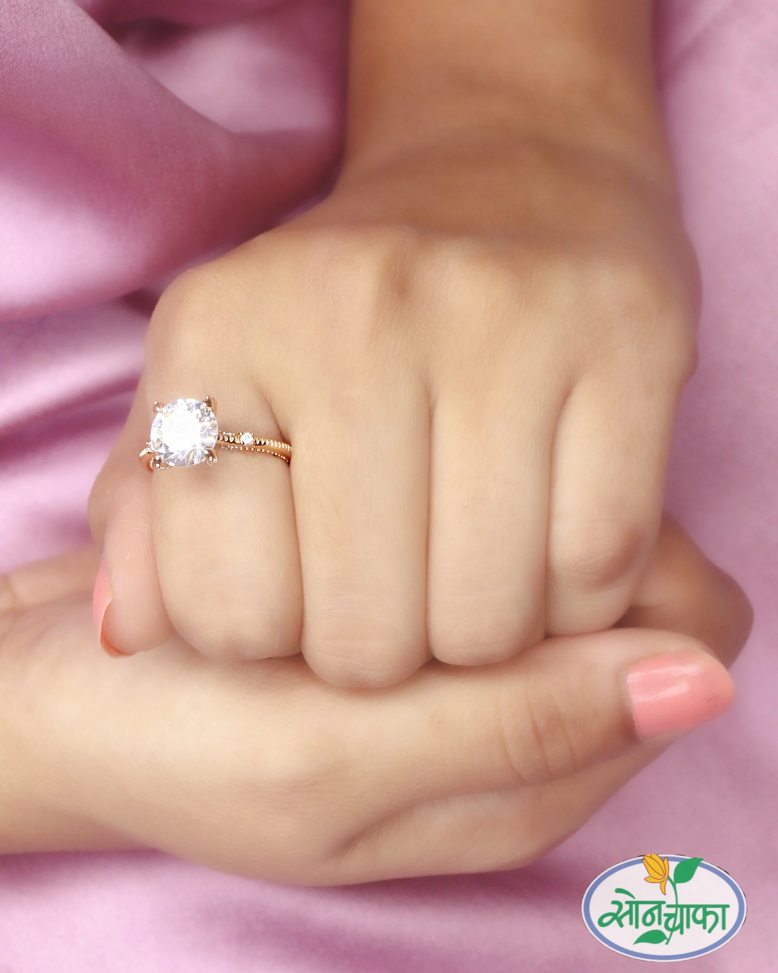 GLAMOROUS DIAMOND RING