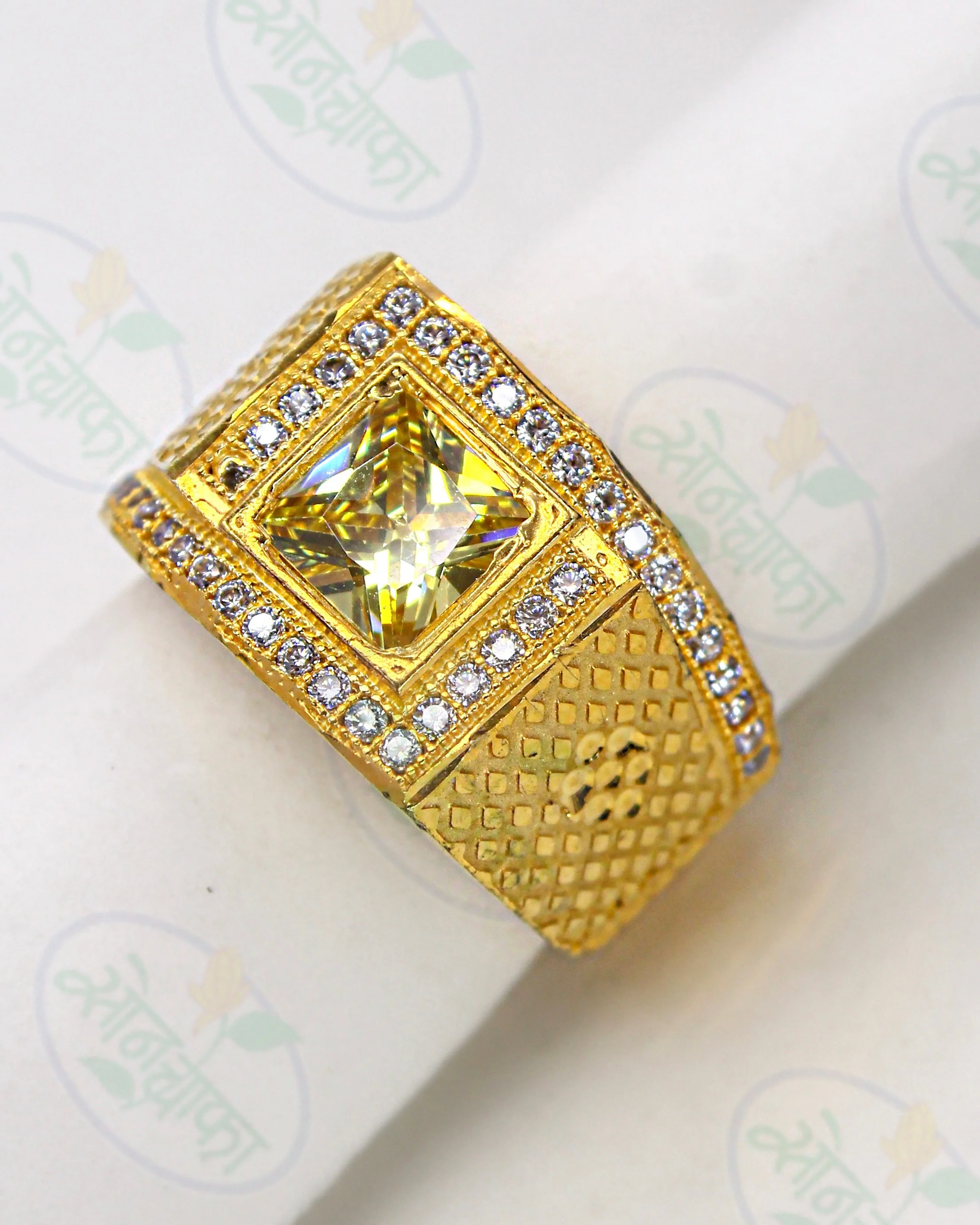 STONE DESIGNER RING