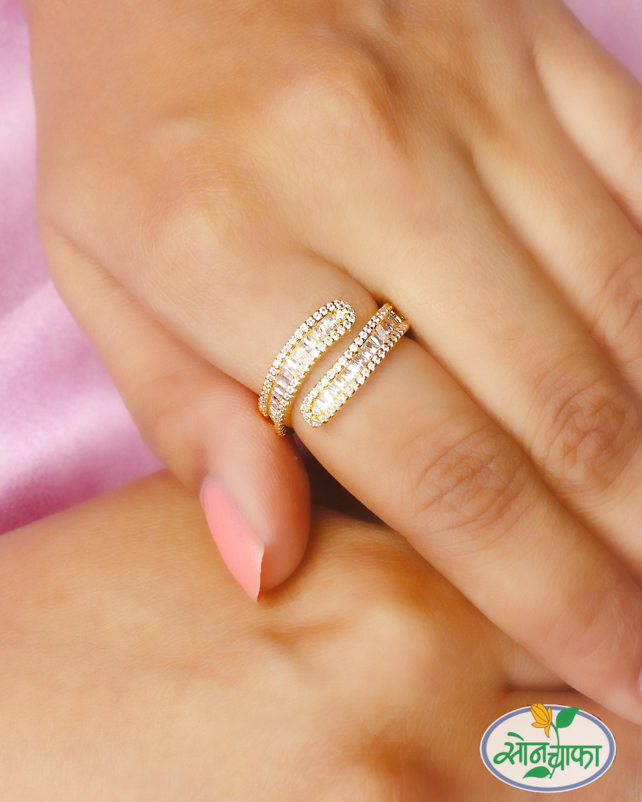 DESIGNER WHITE STONE FINGER RING