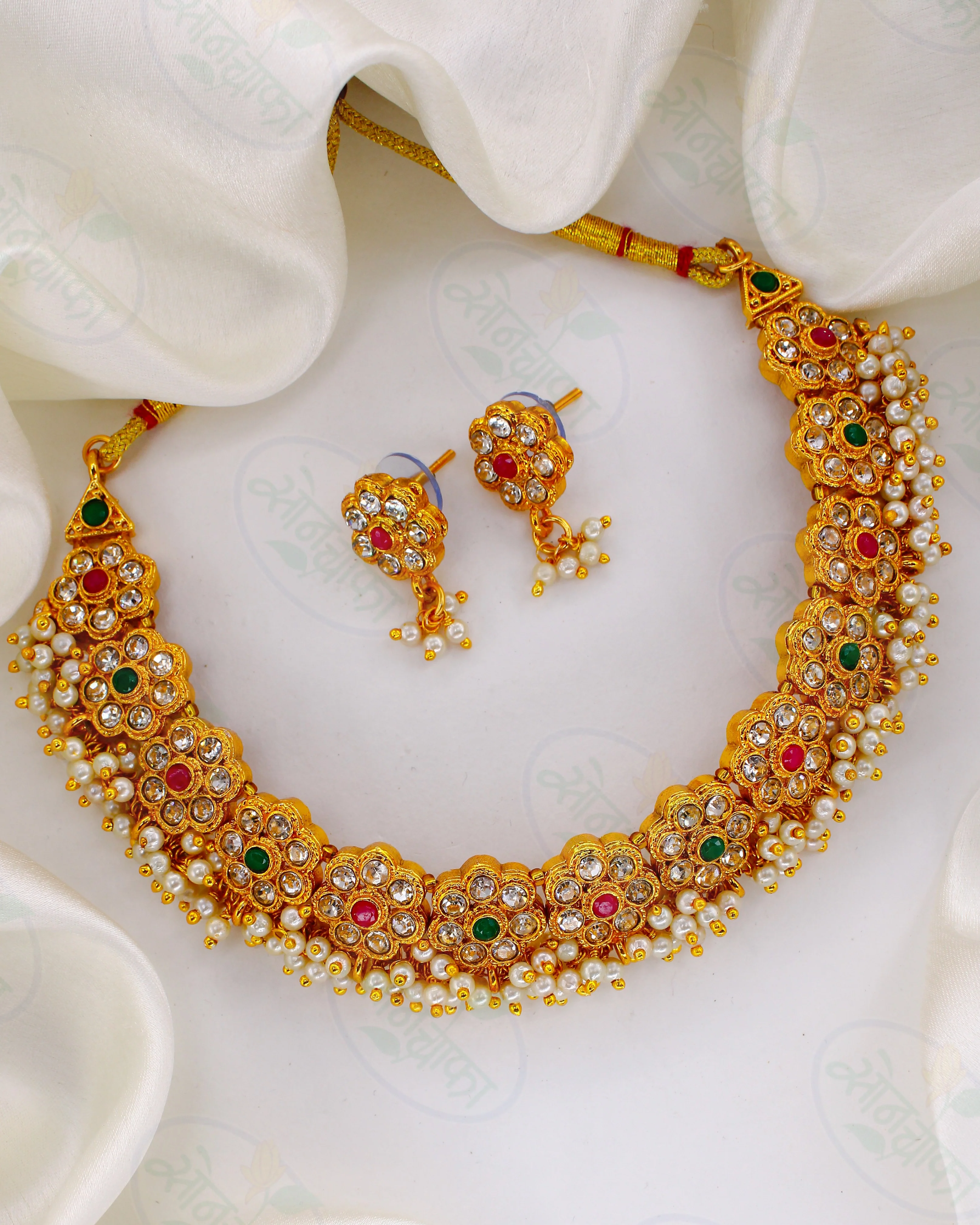 SHINNING LITTLE FLORAL PEARL NECKLACE - Image 2