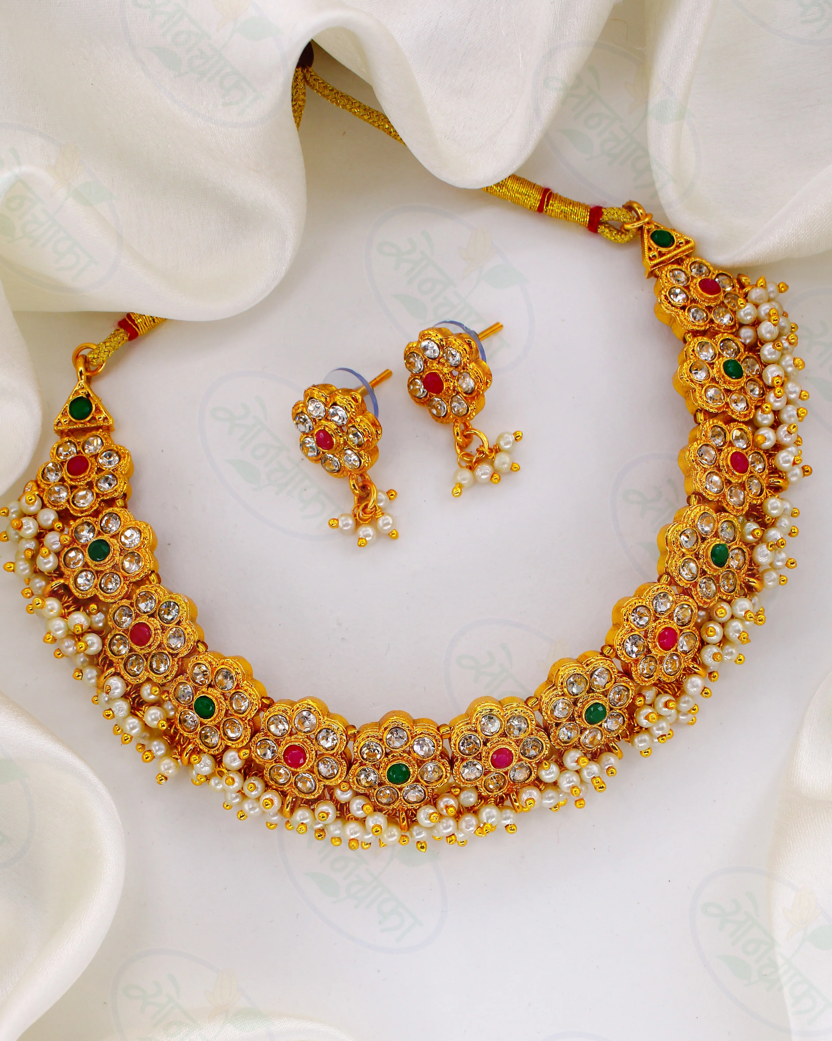 SHINNING LITTLE FLORAL PEARL NECKLACE - Image 3