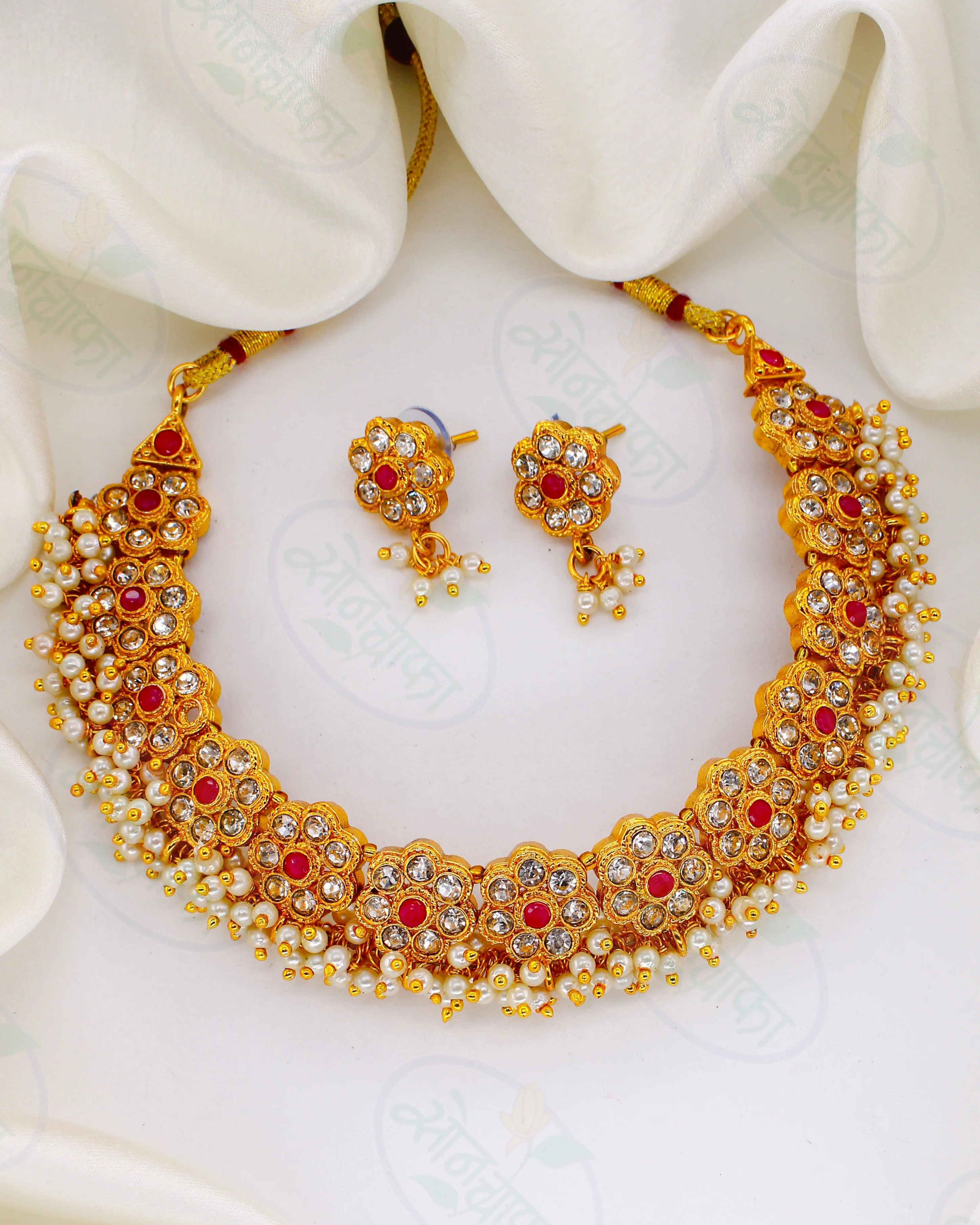 SHINNING LITTLE FLORAL PEARL NECKLACE - Image 4